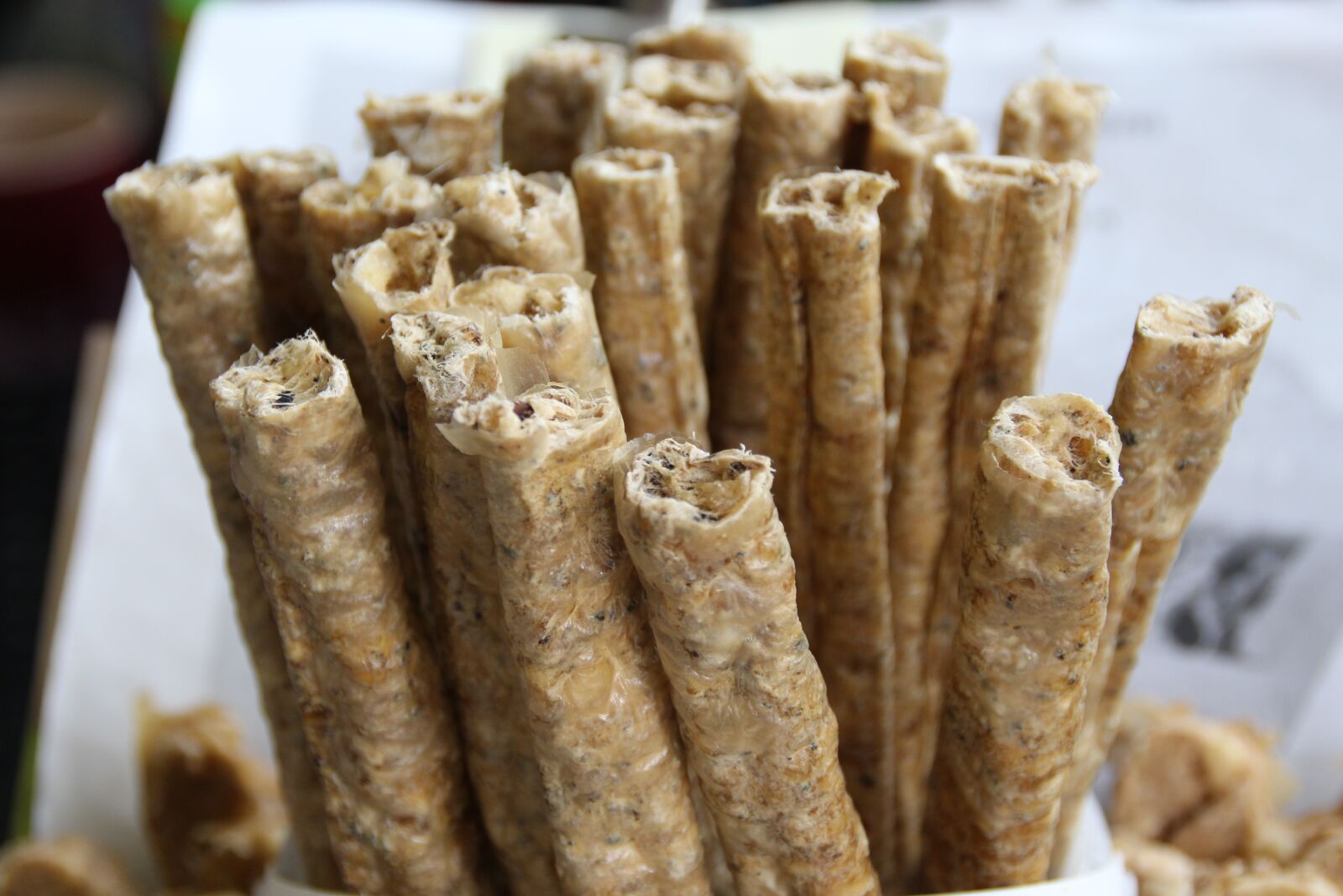 Canon EOS 700D (EOS Rebel T5i / EOS Kiss X7i) sample photo. Sticks, natural, gross photography