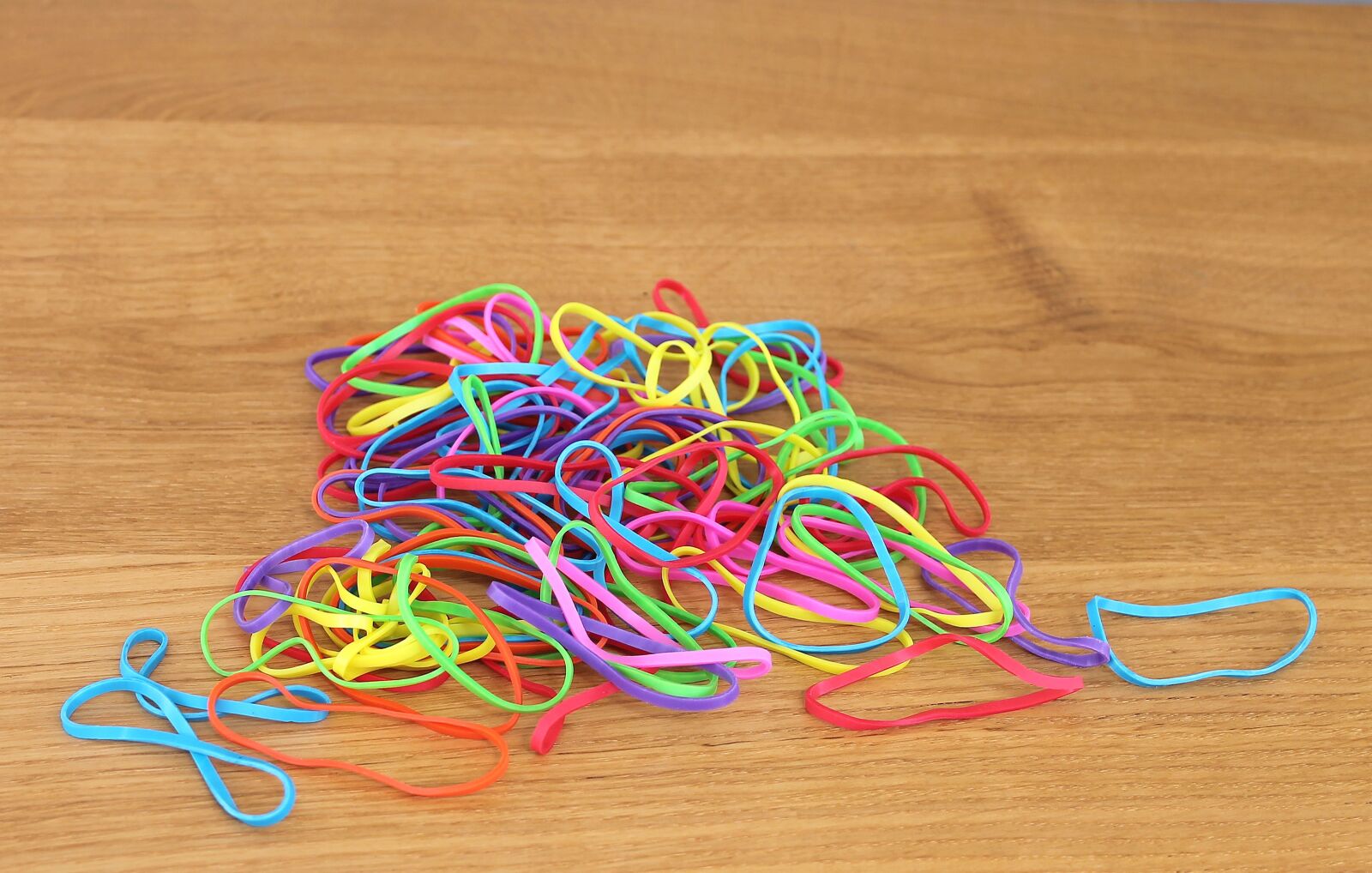 Canon EOS 1100D (EOS Rebel T3 / EOS Kiss X50) sample photo. Rubber band, rubber bands photography
