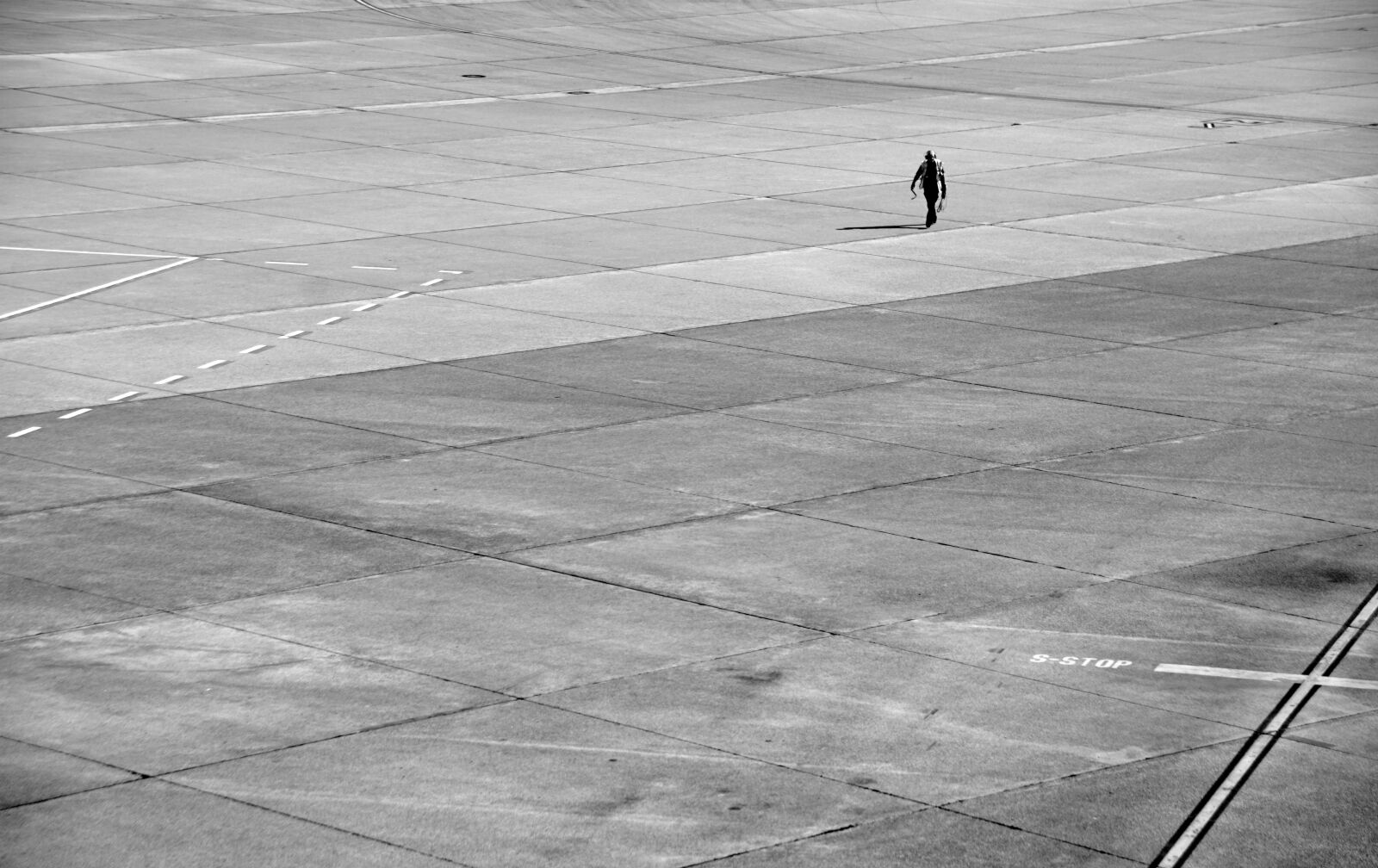 Sony ILCA-77M2 sample photo. Tarmac, airport, aviation photography