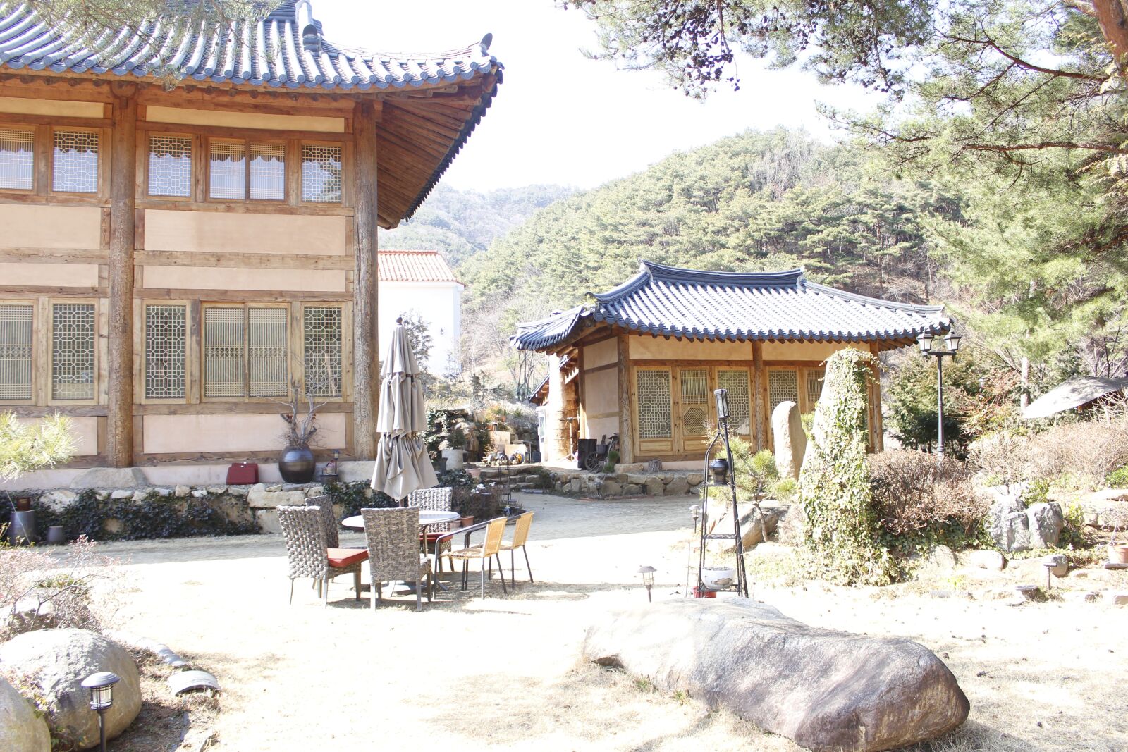 Canon EOS 100D (EOS Rebel SL1 / EOS Kiss X7) sample photo. Temple, sunny, spring photography