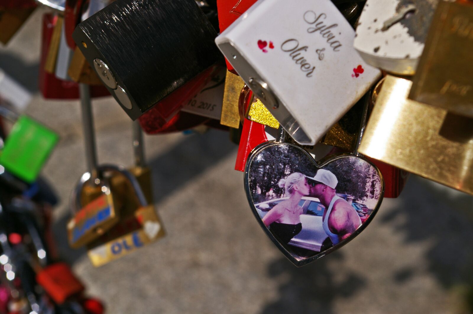Pentax *ist DL2 sample photo. Padlocks, castles, love photography