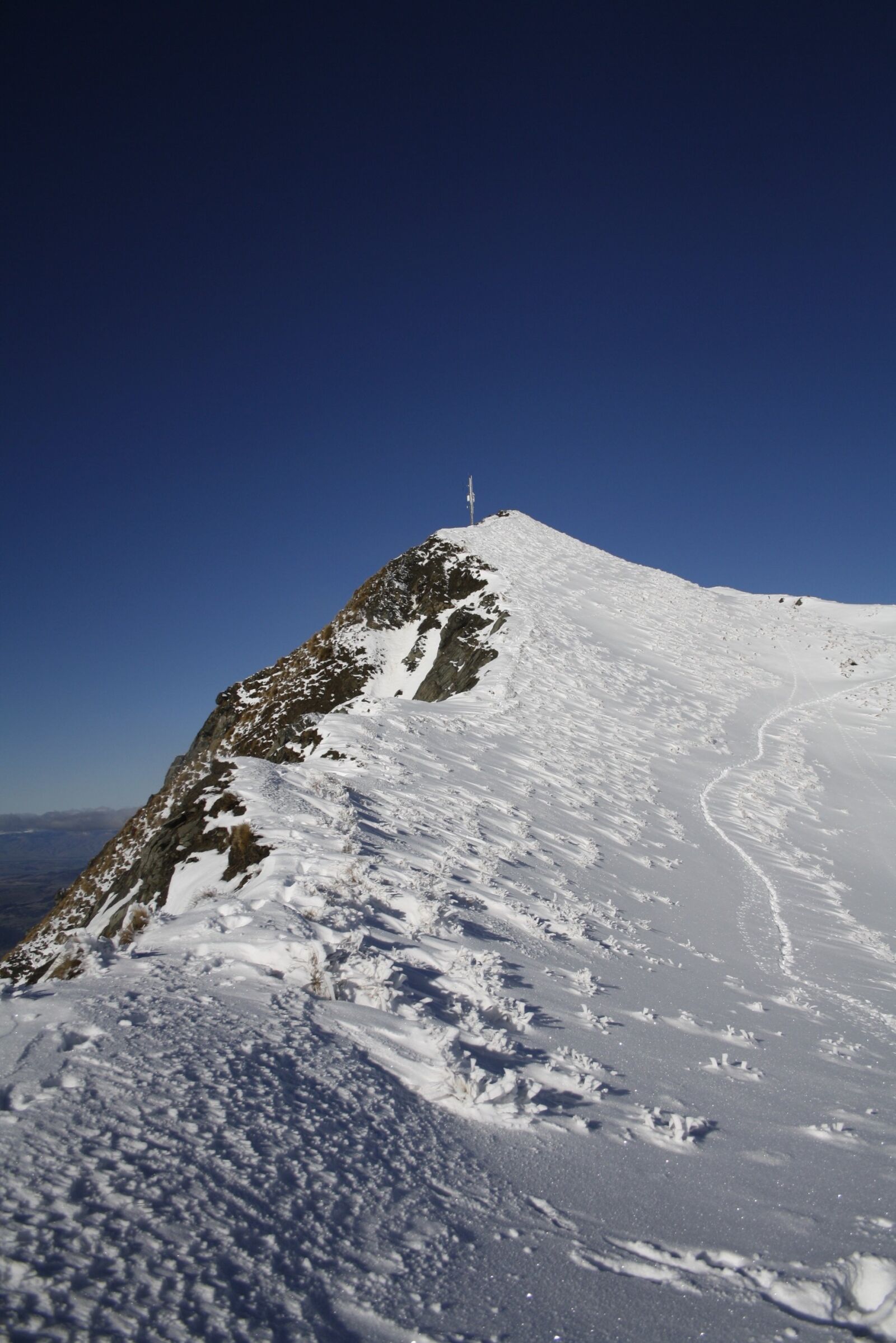 Canon EOS 1000D (EOS Digital Rebel XS / EOS Kiss F) sample photo. Mountain, snow, walking photography