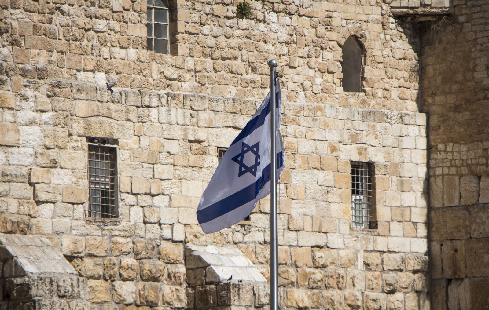 Canon EOS 650D (EOS Rebel T4i / EOS Kiss X6i) + Canon EF-S 18-135mm F3.5-5.6 IS STM sample photo. Israel, flag, israeli flag photography
