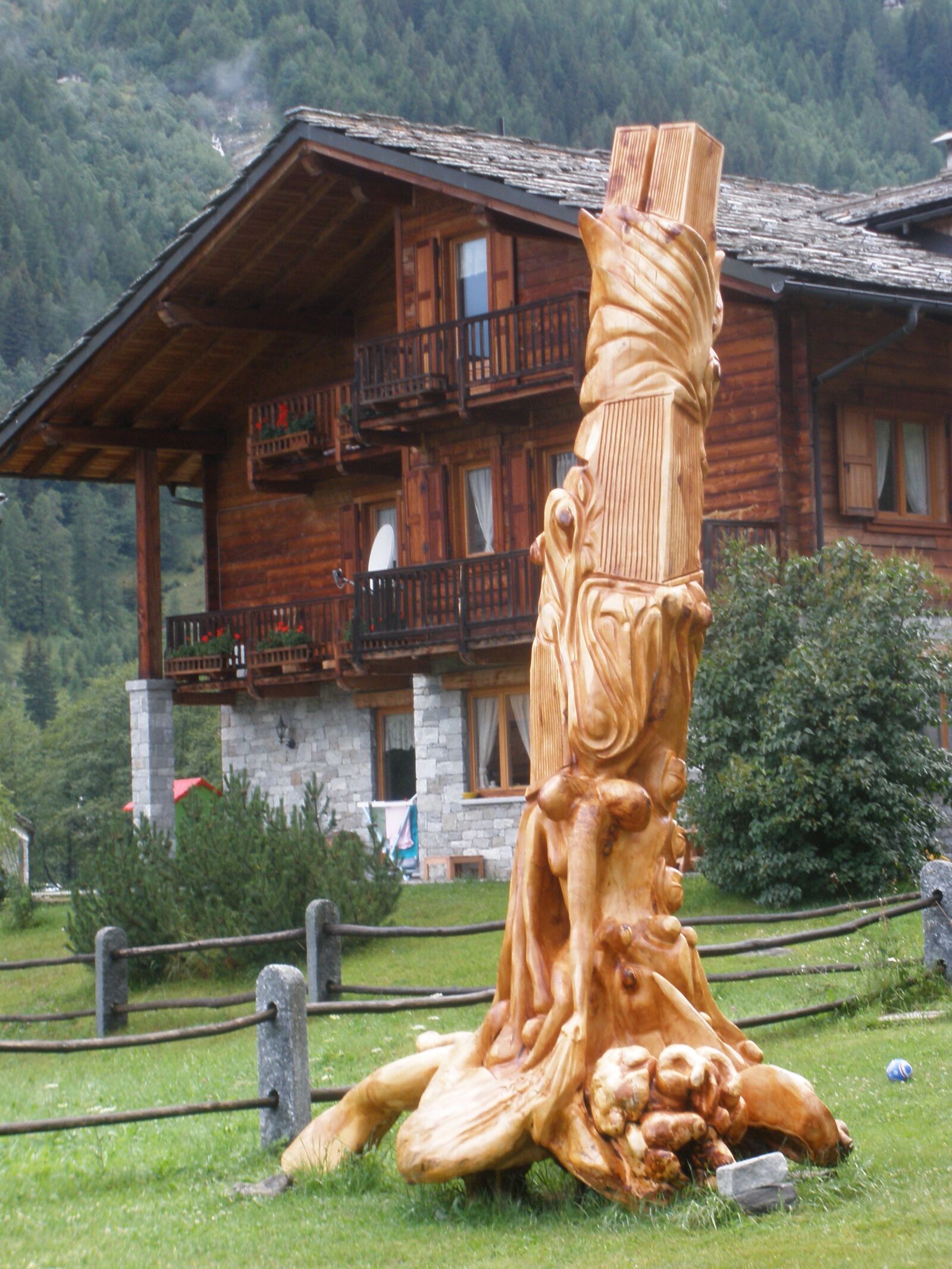 Olympus FE340,X855,C560 sample photo. Wood, landscape, carving photography