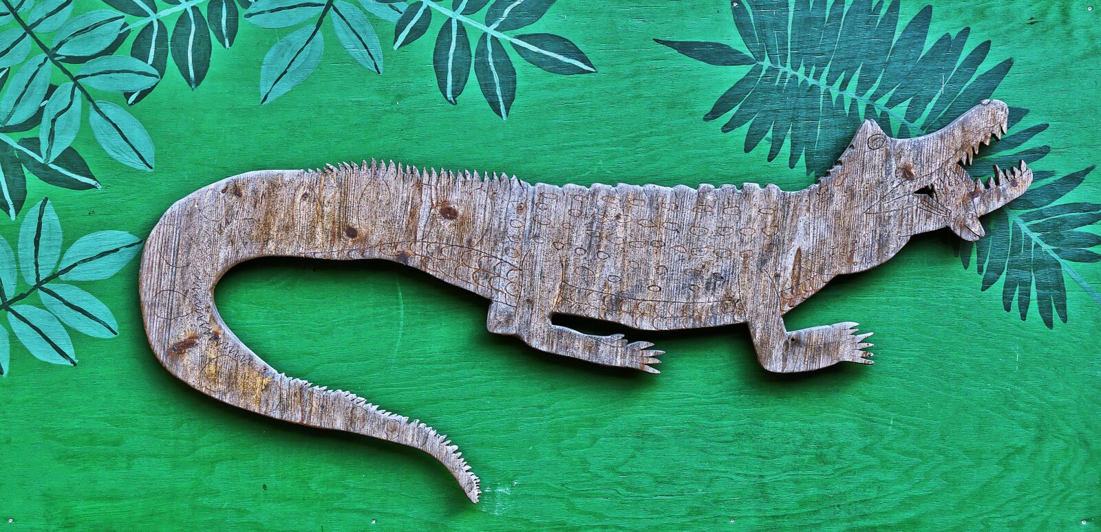 Panasonic Lumix DMC-FZ1000 sample photo. Lizard, reptile, holzfigur photography