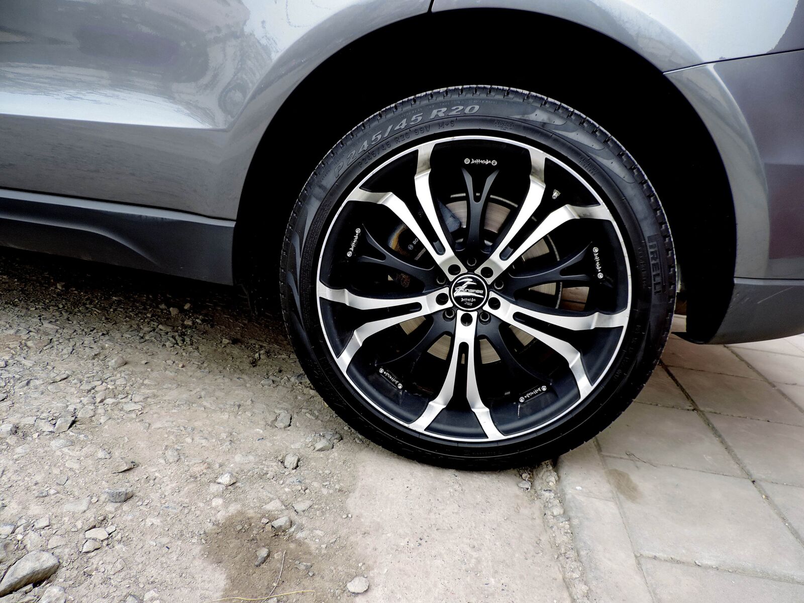 Nikon Coolpix P520 sample photo. Alloy, aluminum, modern, tire photography
