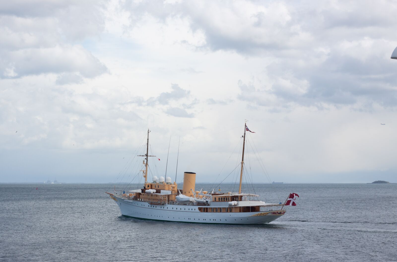 Canon EOS 50D + Canon EF 50mm F1.8 STM sample photo. Dannebrog, the queen's, ship photography
