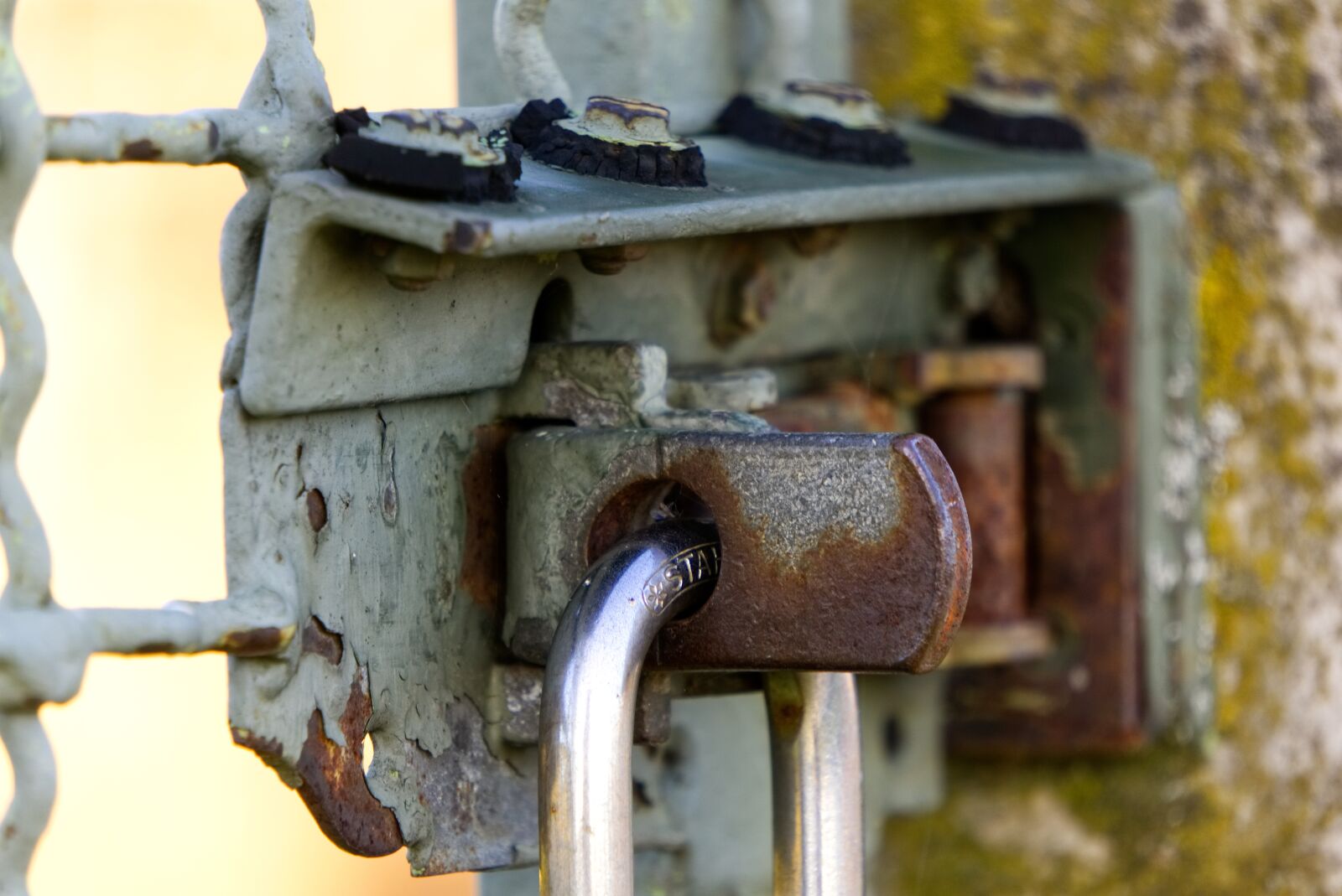 Sony E 55-210mm F4.5-6.3 OSS sample photo. Castle, padlock, closed photography