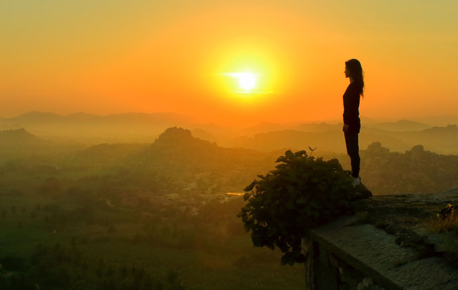 Canon EOS 700D (EOS Rebel T5i / EOS Kiss X7i) sample photo. Girl, mountain, sunrise photography
