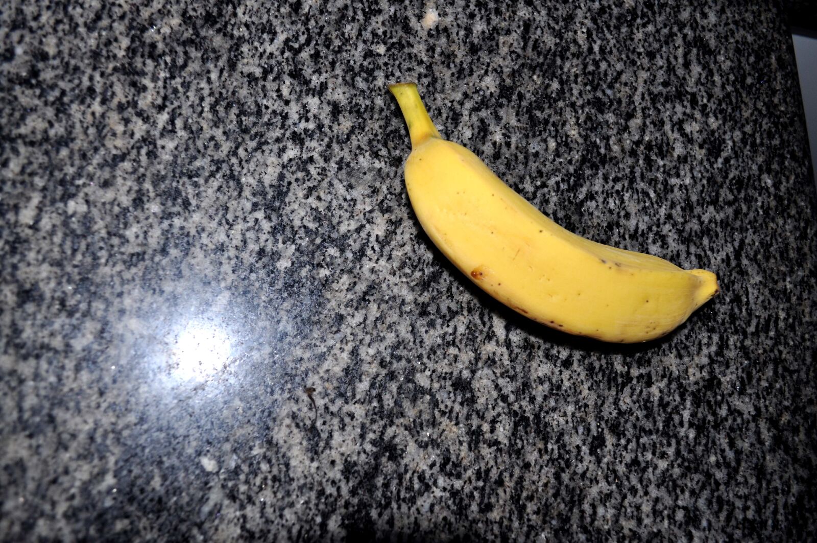 Nikon D5000 sample photo. Banana, kitchen, table photography