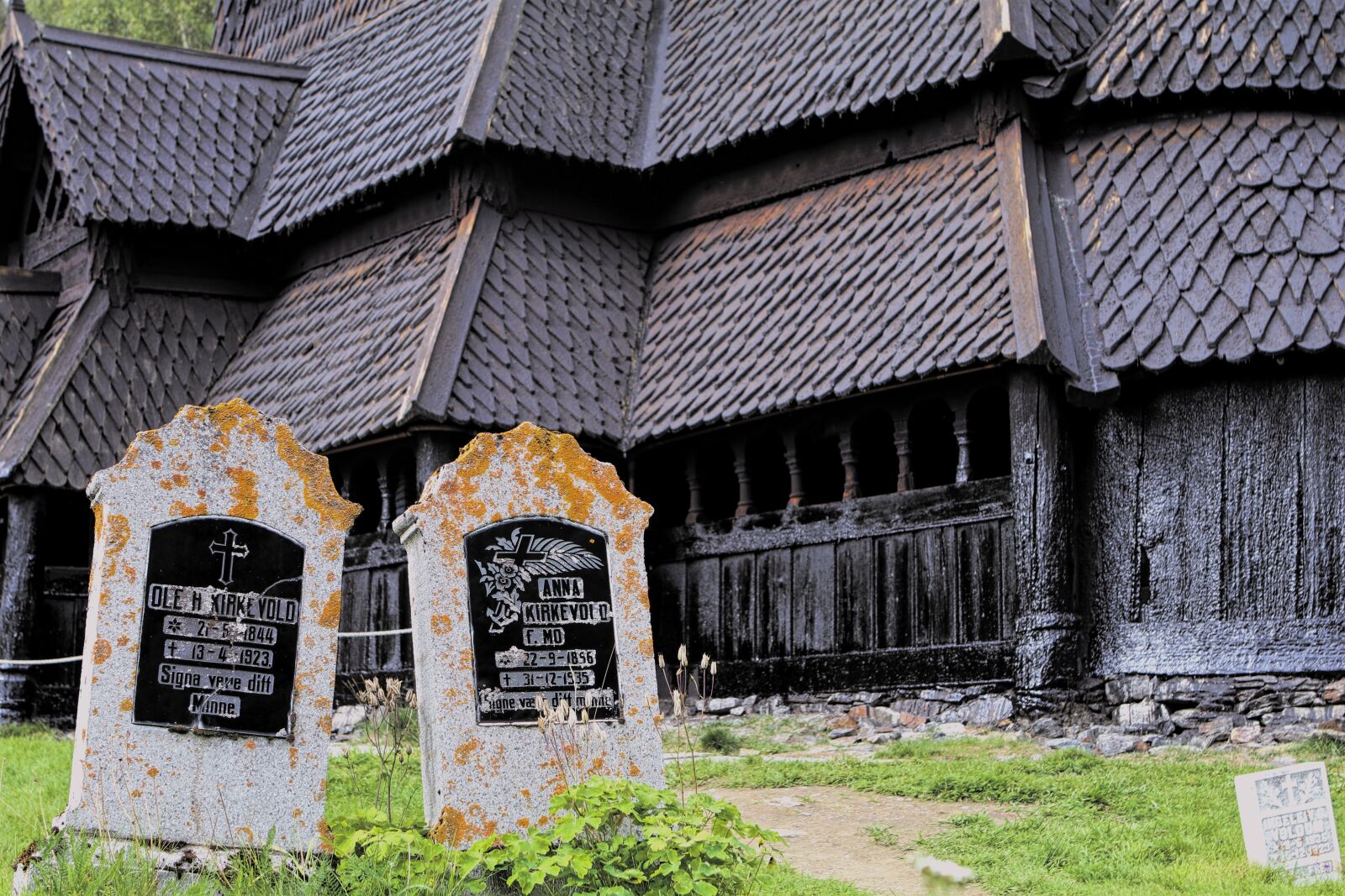 Canon EOS 80D sample photo. Church, grave, tombstone photography
