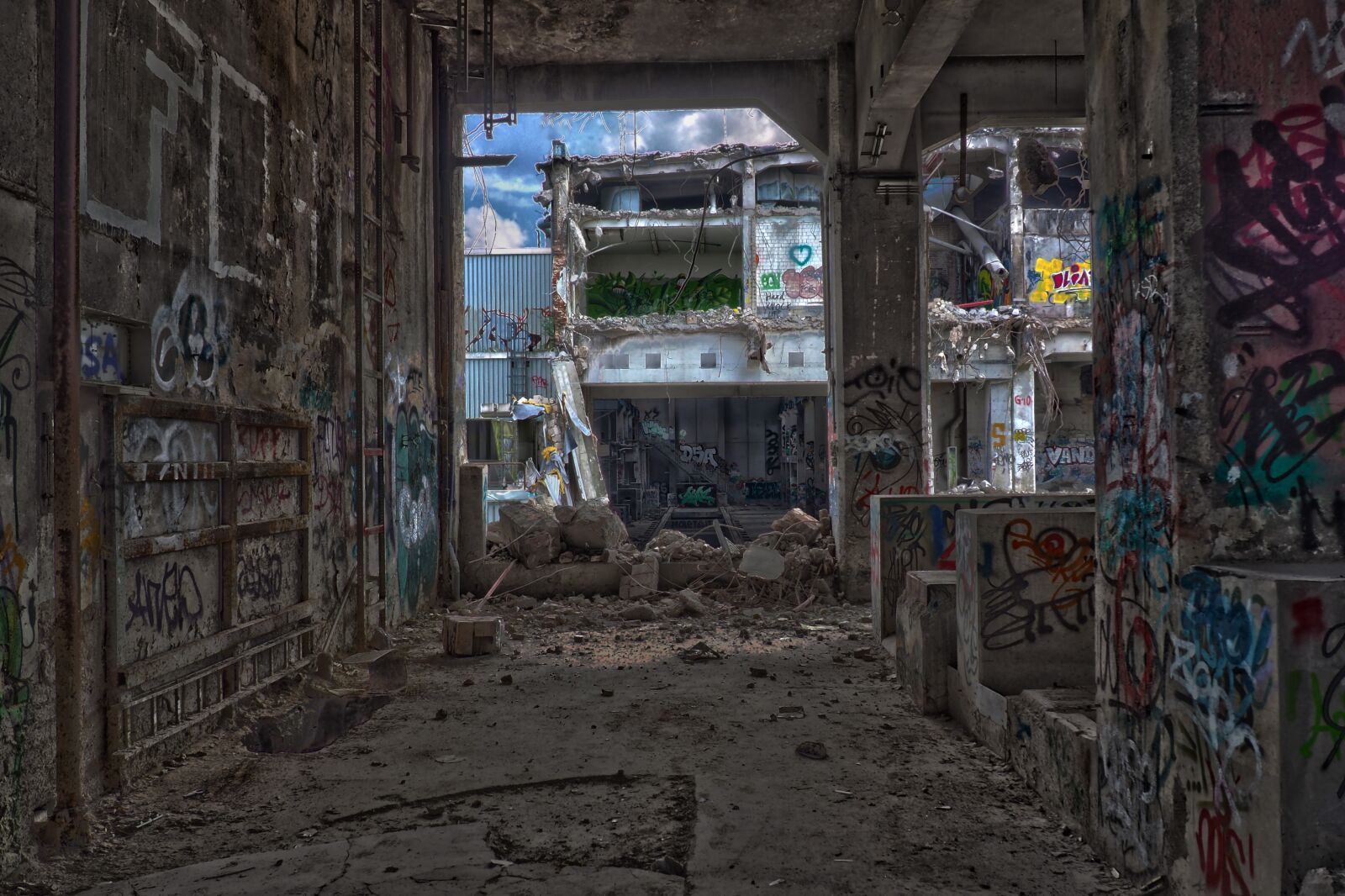 Olympus OM-D E-M10 sample photo. Lost places, factory, old photography