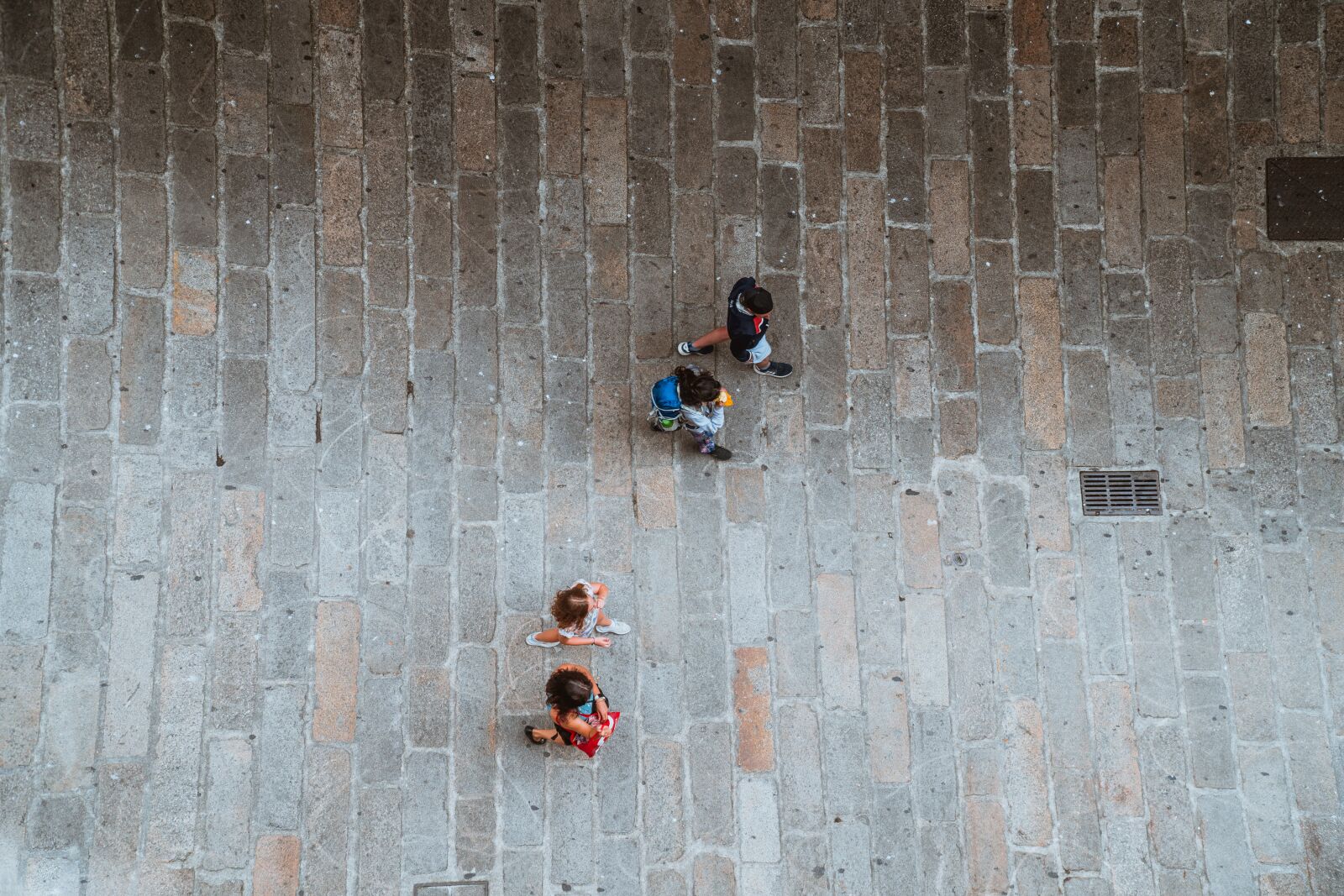 Sony a6500 + Sony E PZ 18-105mm F4 G OSS sample photo. People, tourists, from above photography