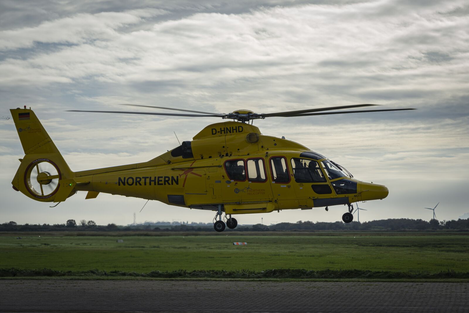 Sony a6000 + Sony Vario-Tessar T* E 16-70mm F4 ZA OSS sample photo. Helicopter, airport, borkum photography