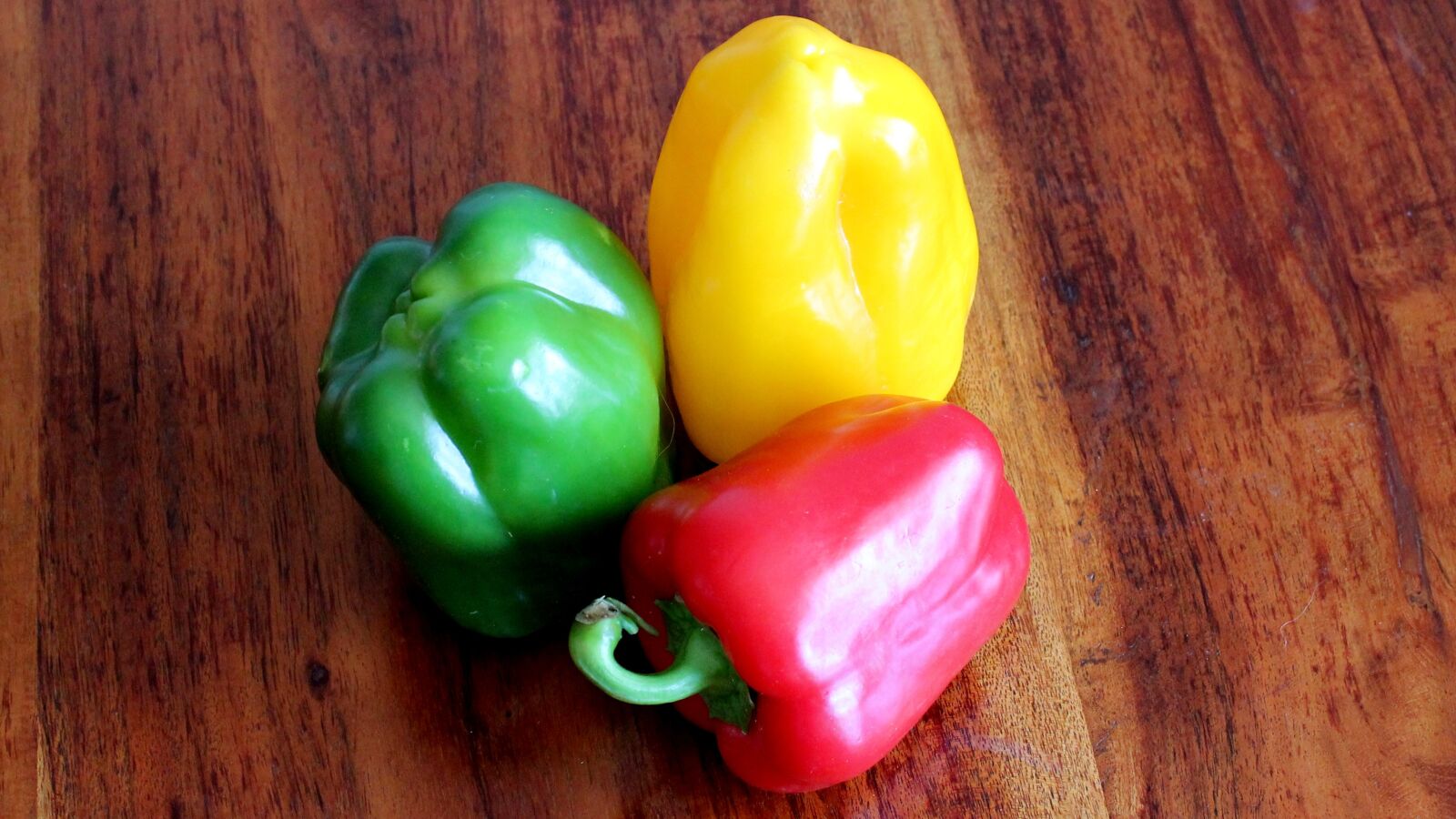 Canon EOS 550D (EOS Rebel T2i / EOS Kiss X4) sample photo. Paprika, colorful, food photography