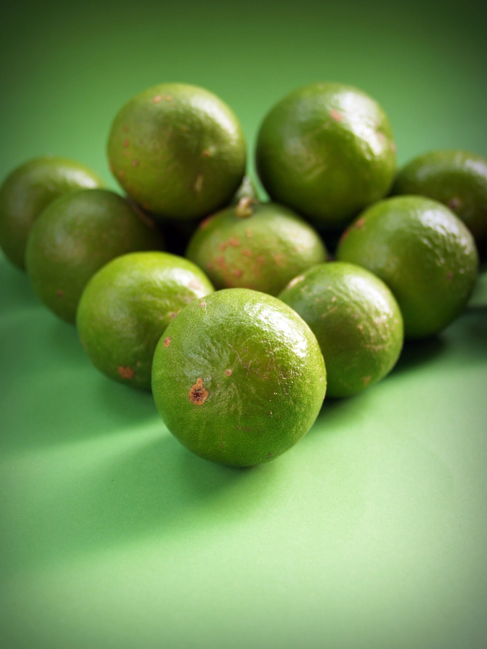 Olympus E-300 (EVOLT E-300) sample photo. Lime, green, lemon photography