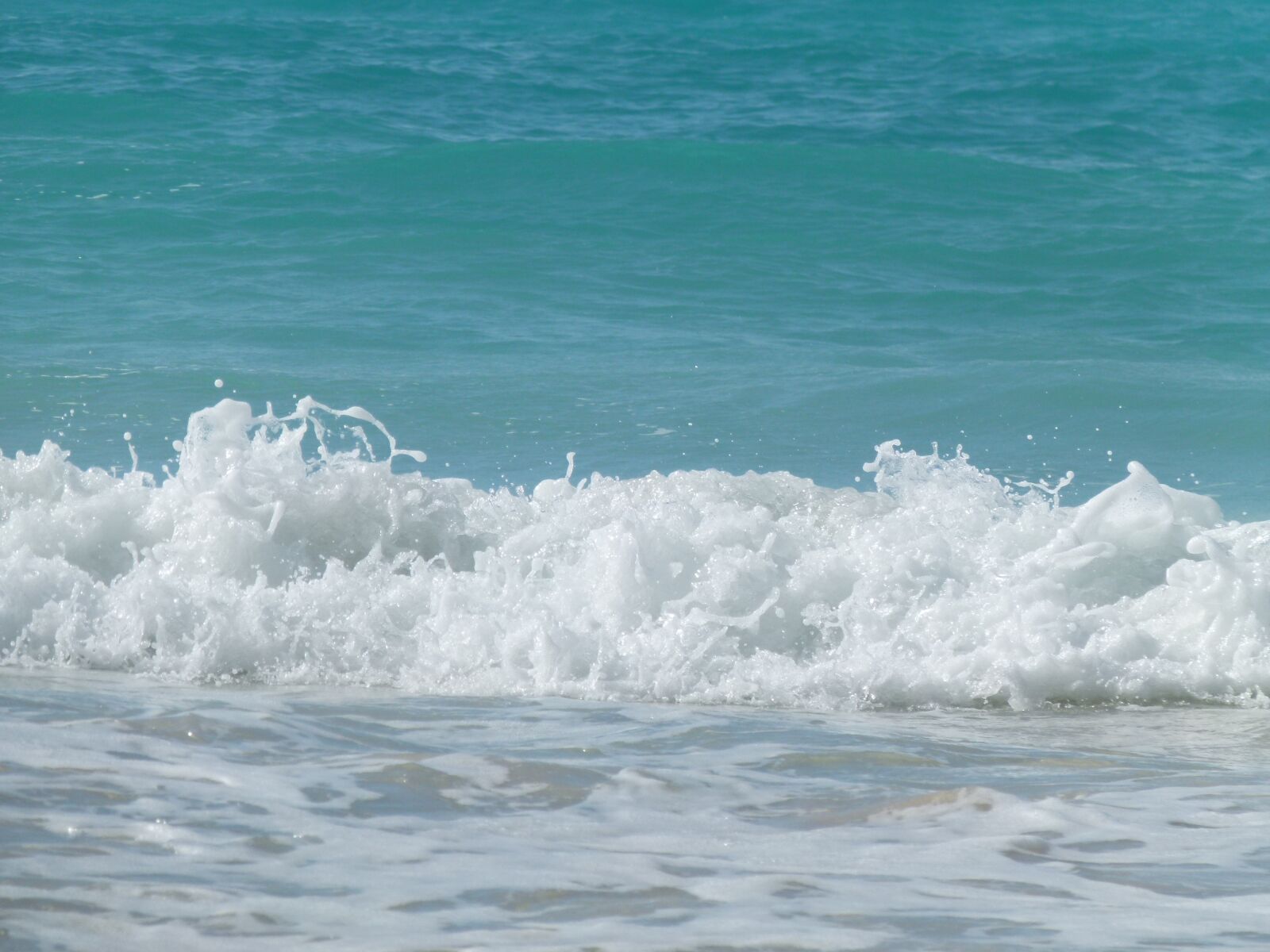 Panasonic Lumix DMC-FZ100 sample photo. Wave, sea, blue photography