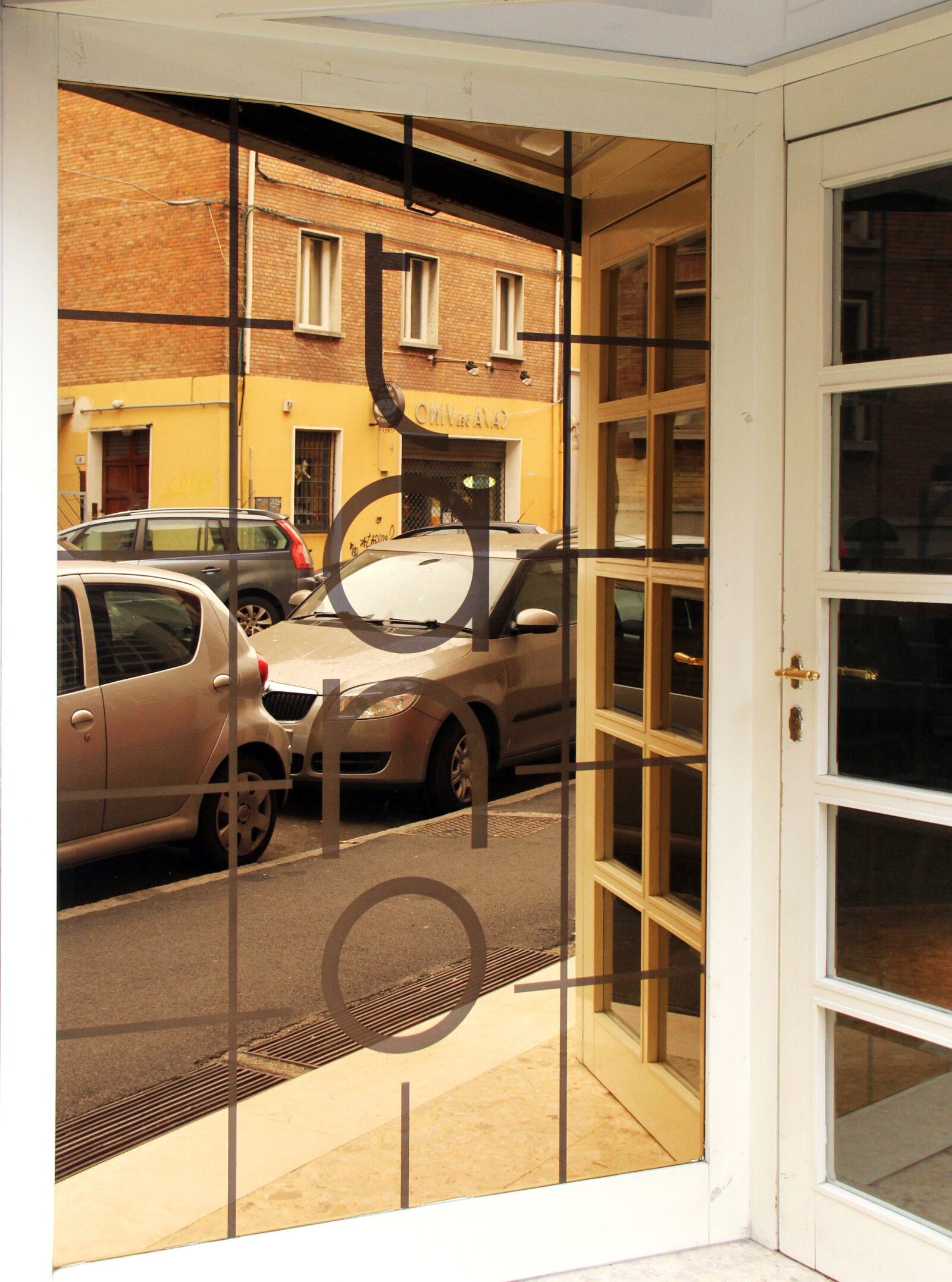 Canon EF-S 18-200mm F3.5-5.6 IS sample photo. Bologna, door, italy, reflection photography