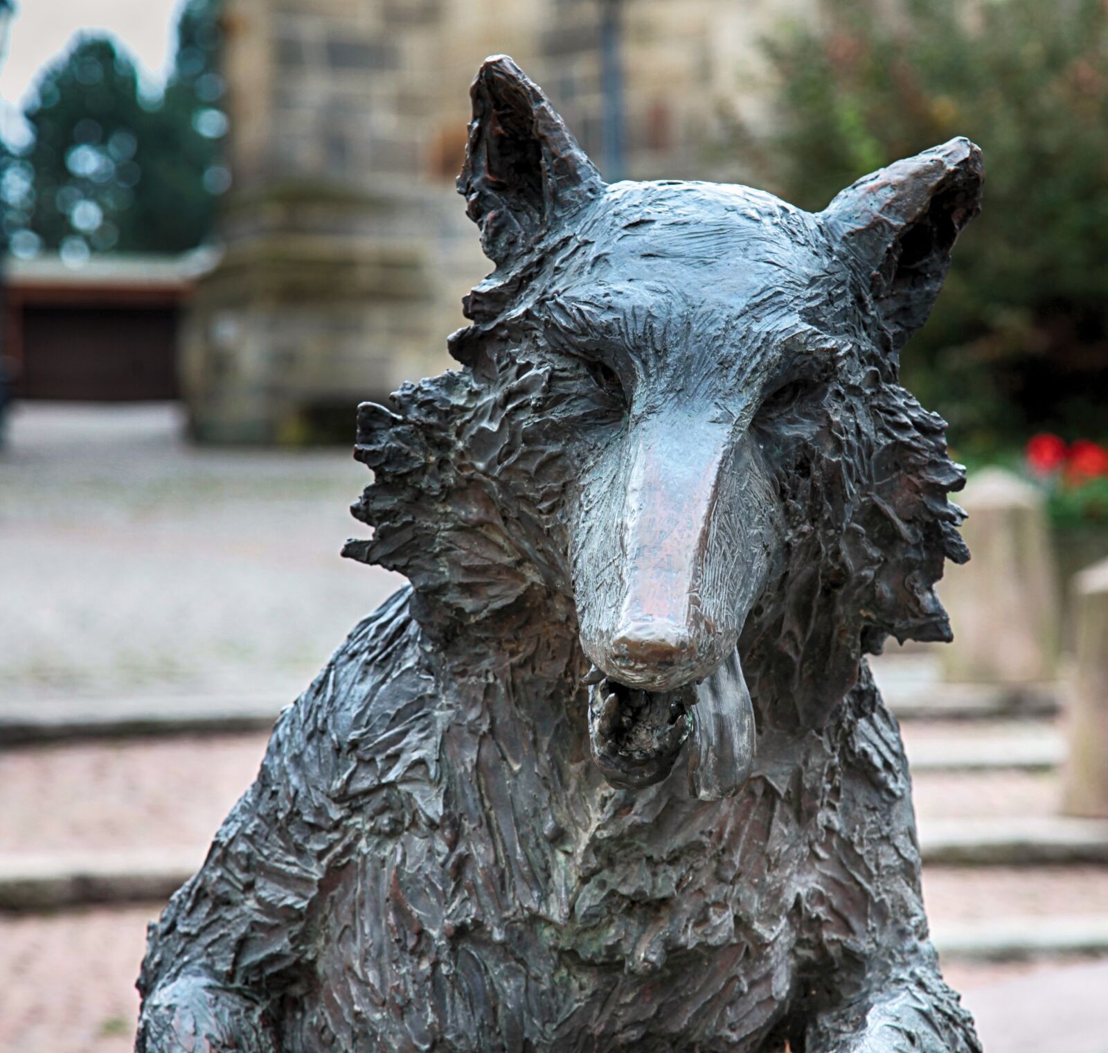 Canon EOS 5D Mark II sample photo. Wolf, bronze, sculpture photography