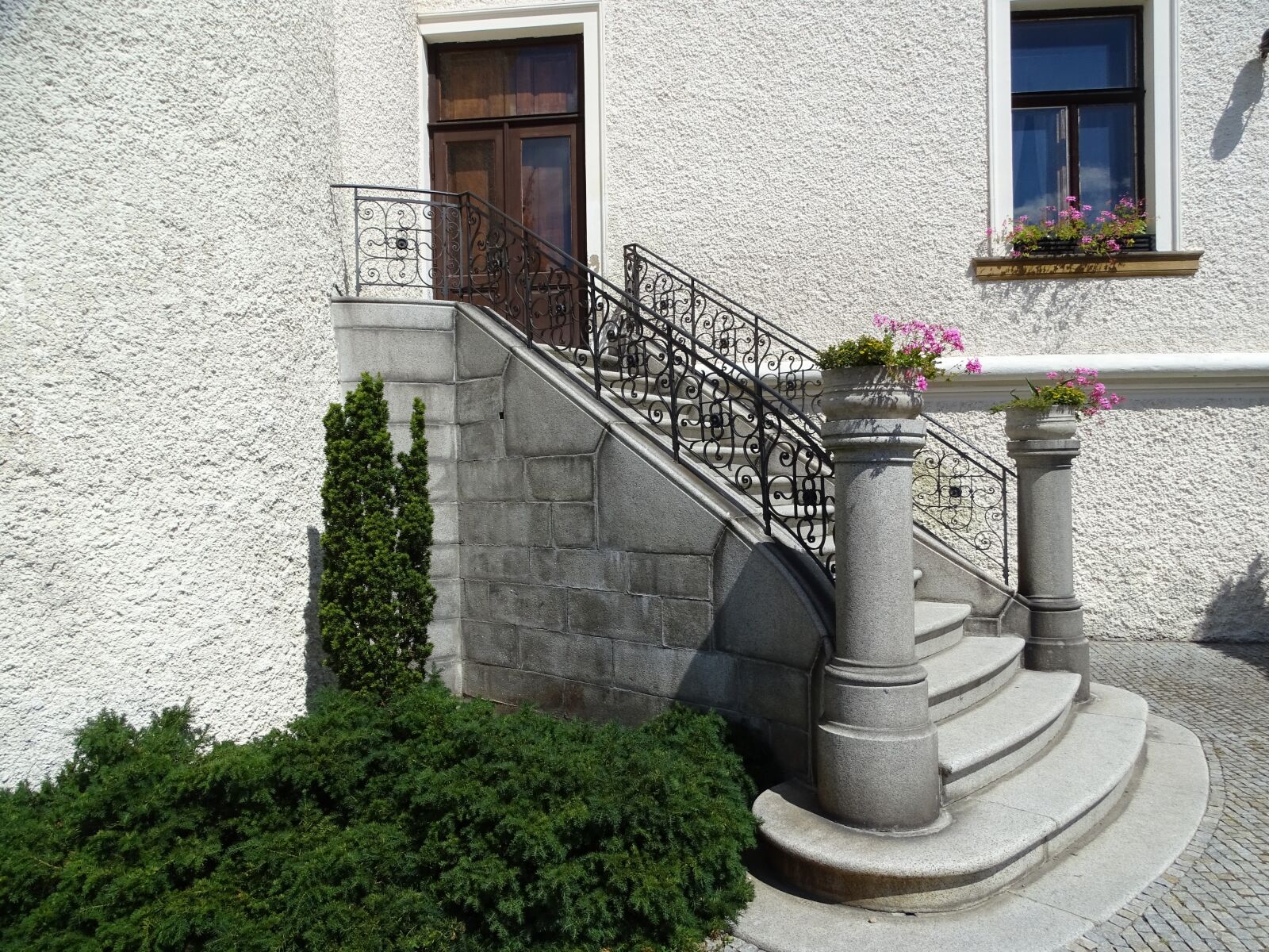 Sony Cyber-shot DSC-HX400V sample photo. Castle, stairs, castle staircase photography