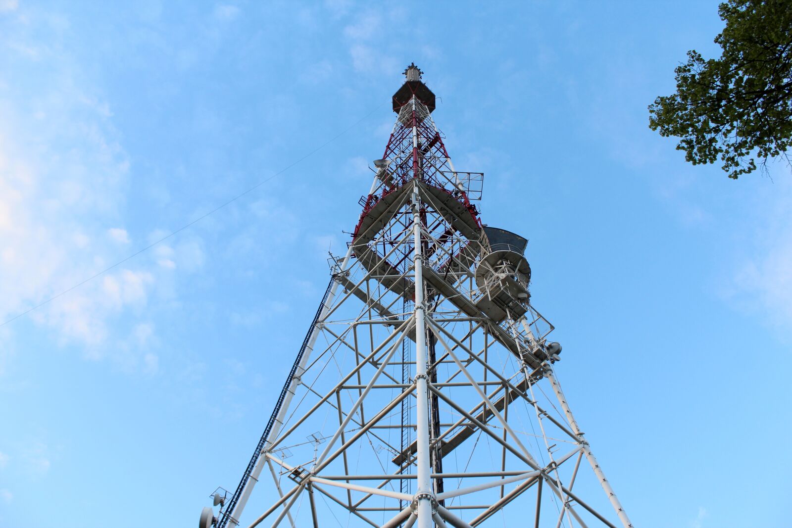 Canon EOS 600D (Rebel EOS T3i / EOS Kiss X5) sample photo. Tv tower, high castle photography