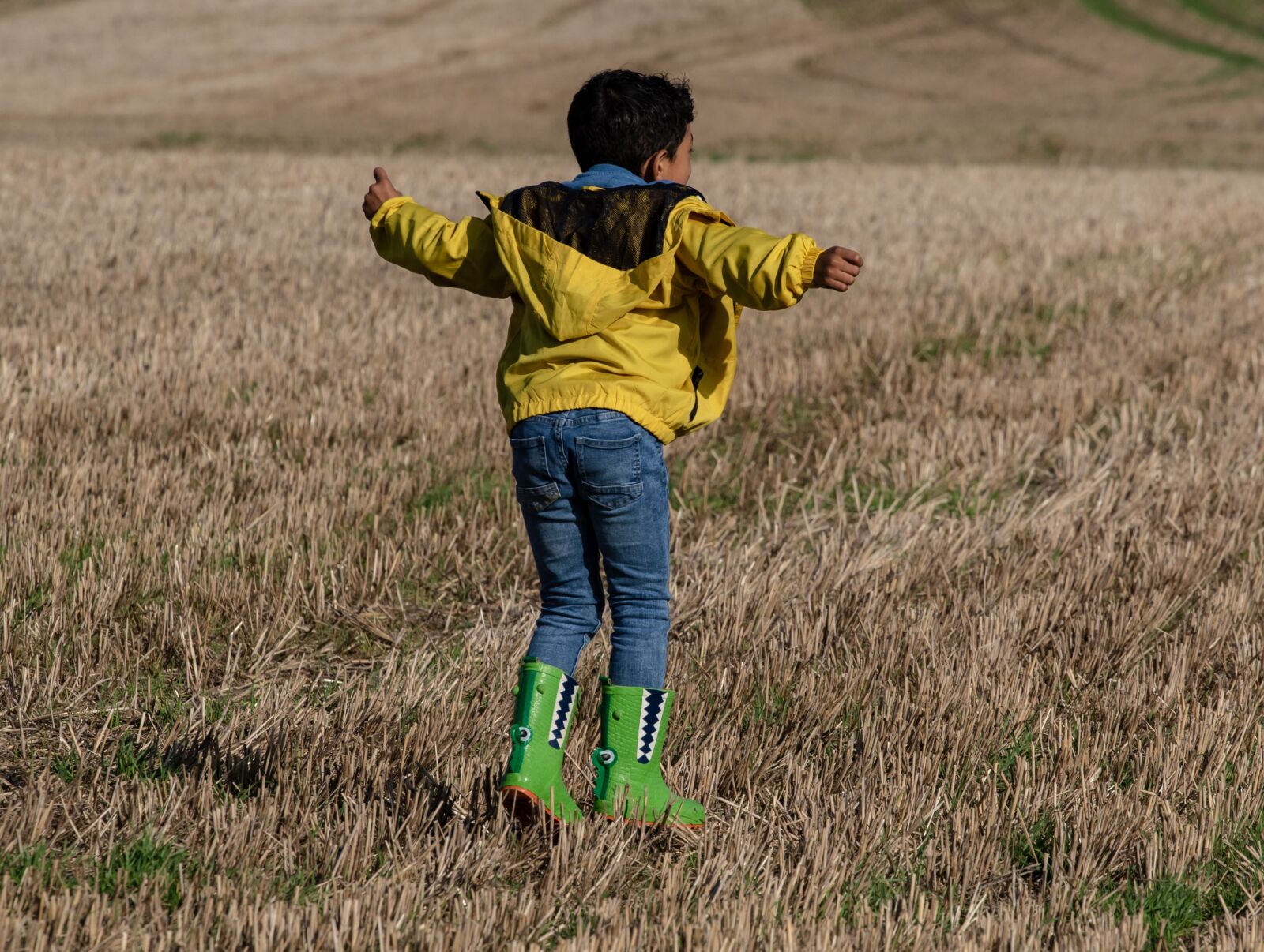 Canon EF 70-200mm F4L USM sample photo. Child running, kid in photography