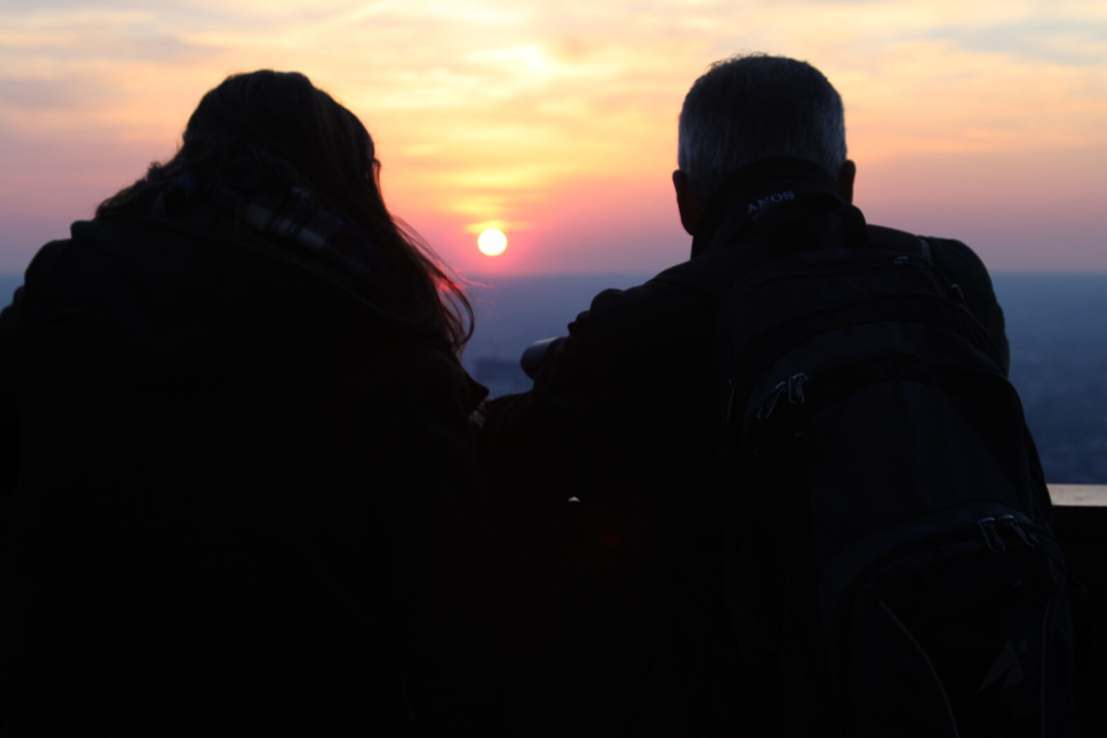 Canon EOS 1200D (EOS Rebel T5 / EOS Kiss X70 / EOS Hi) sample photo. Two, silhouette, person, watching photography