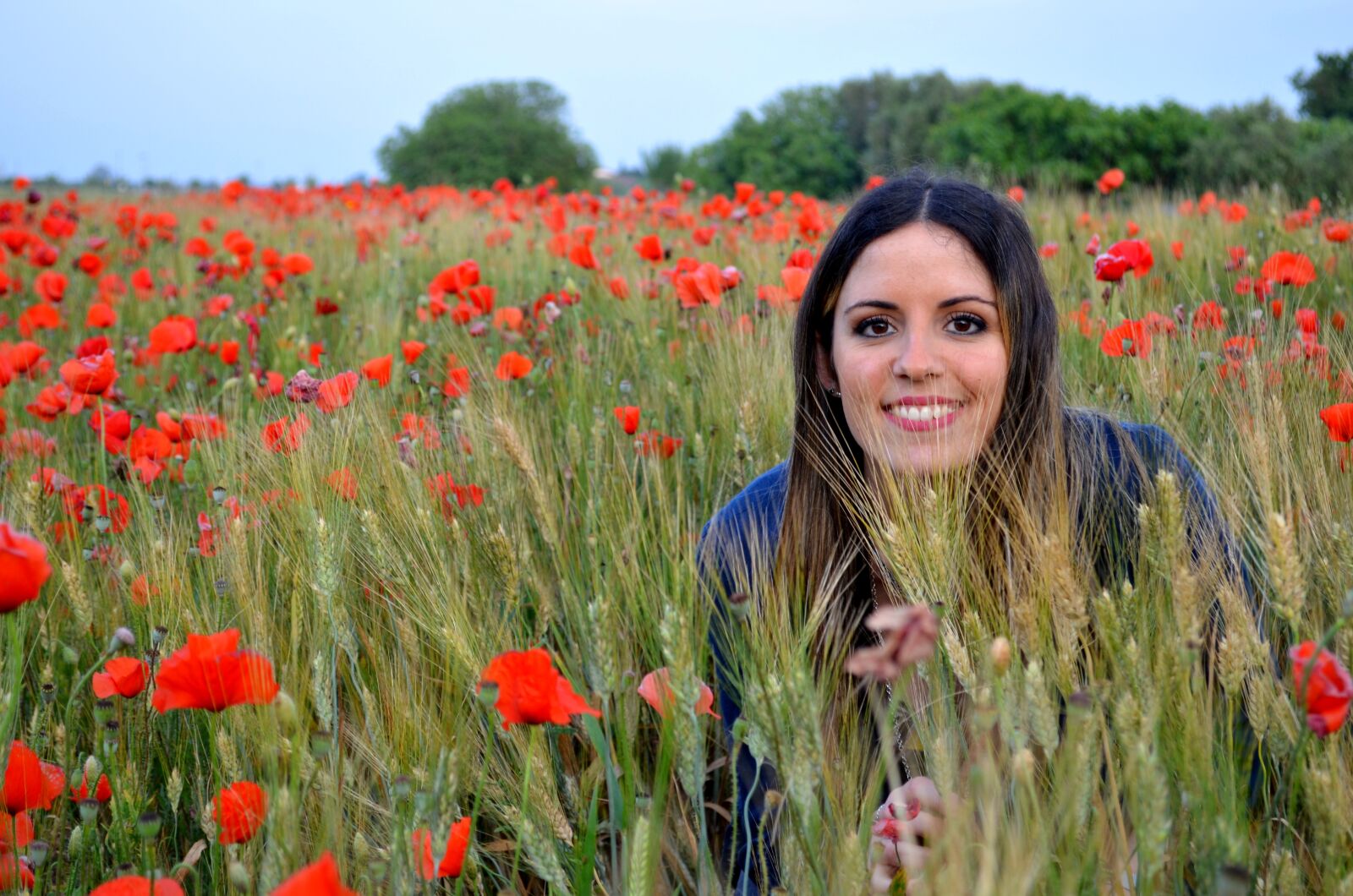 Nikon D5100 sample photo. Girl, poppies, salento photography
