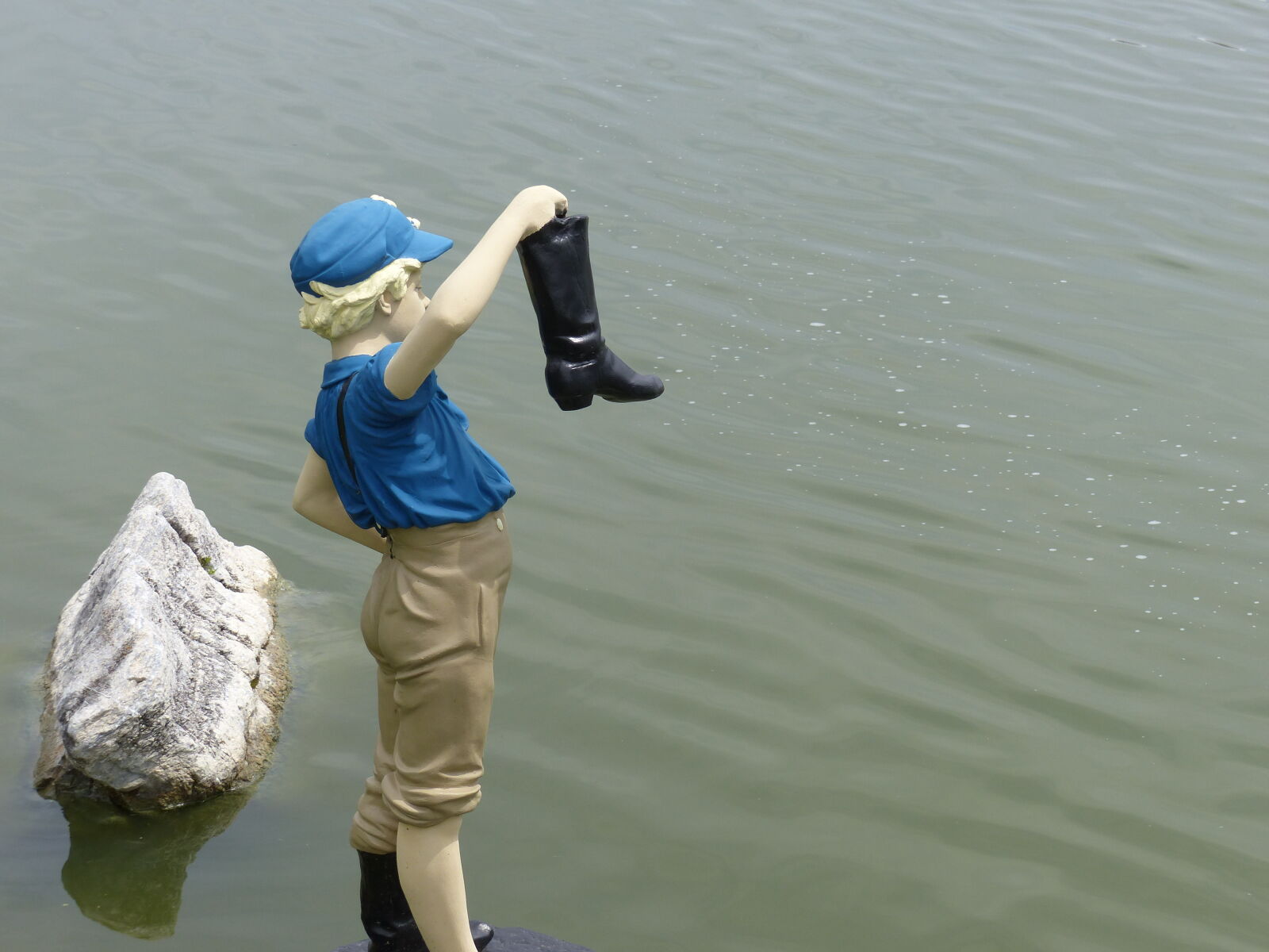 Panasonic Lumix DMC-FZ200 sample photo. Nature, pond, statue, waterscape photography