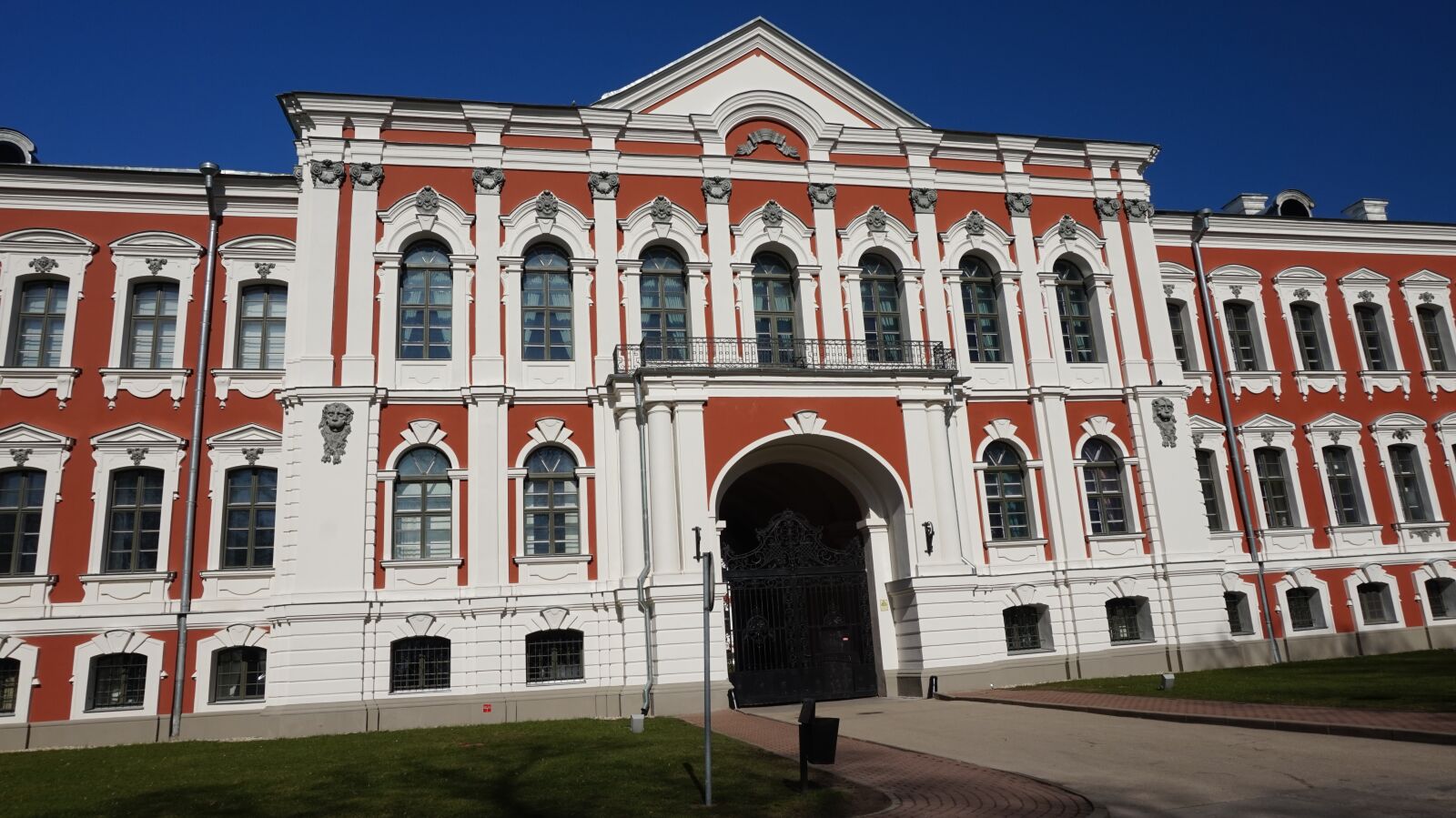 Sony Alpha a5000 (ILCE 5000) sample photo. Jelgava, university, old house photography