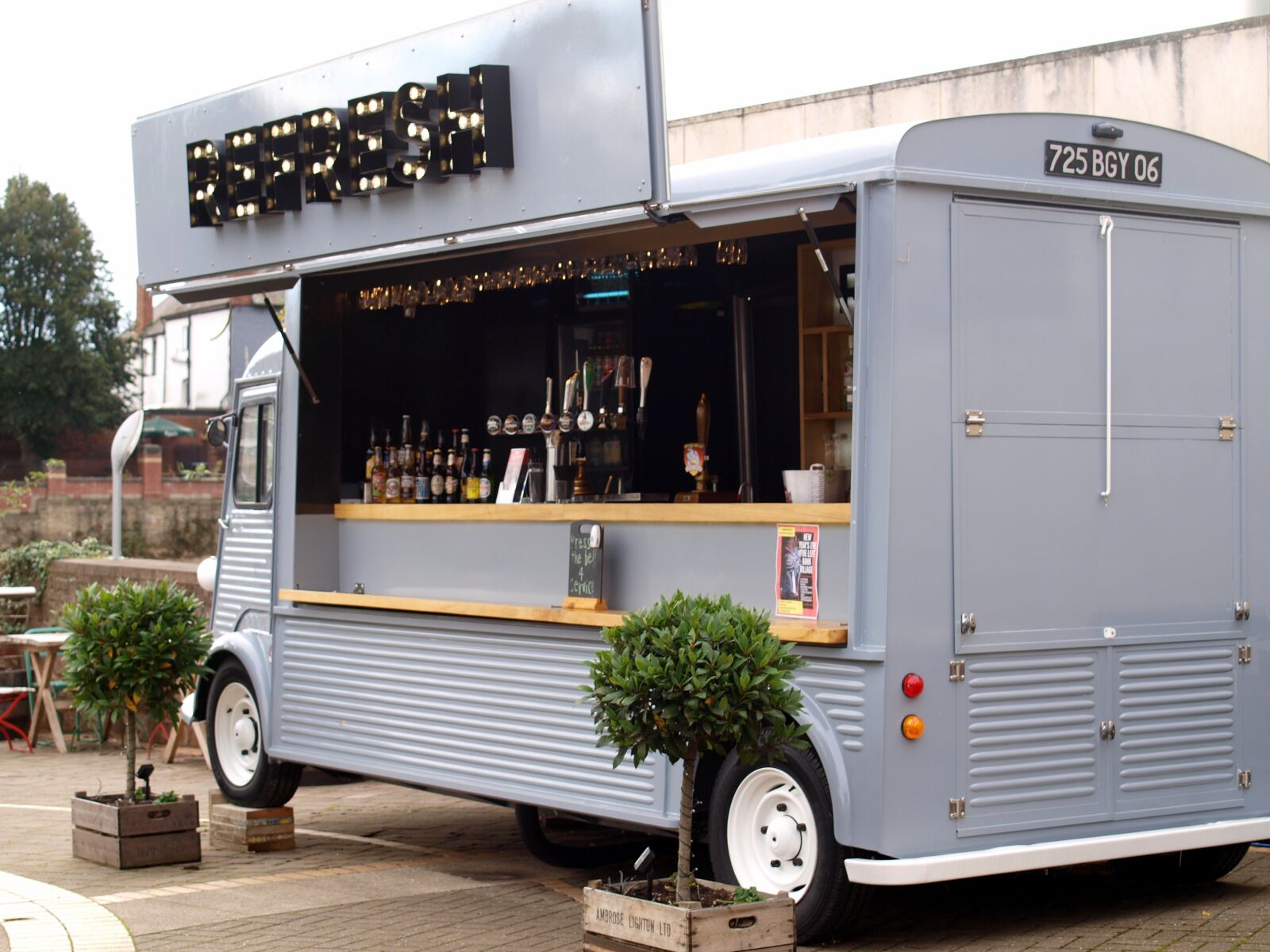 Olympus E-520 (EVOLT E-520) sample photo. Bar, van, cafe photography