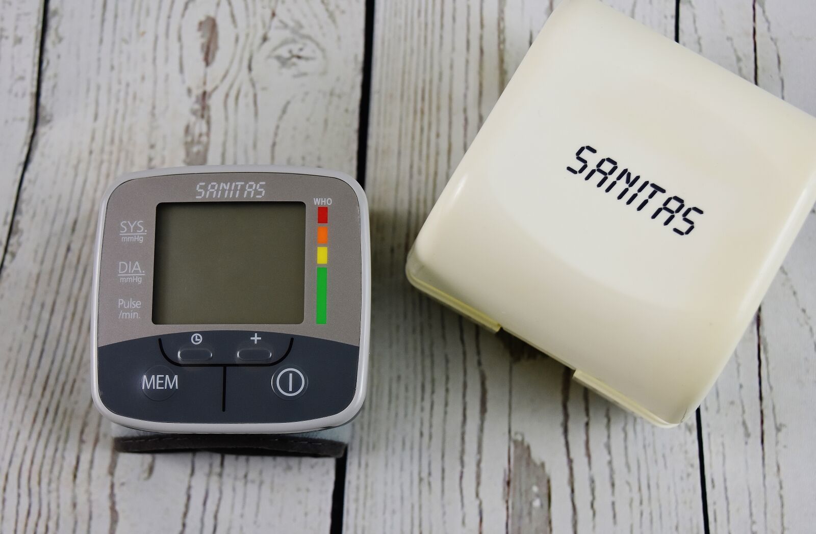 Nikon D7200 sample photo. Blood pressure monitor, measure photography