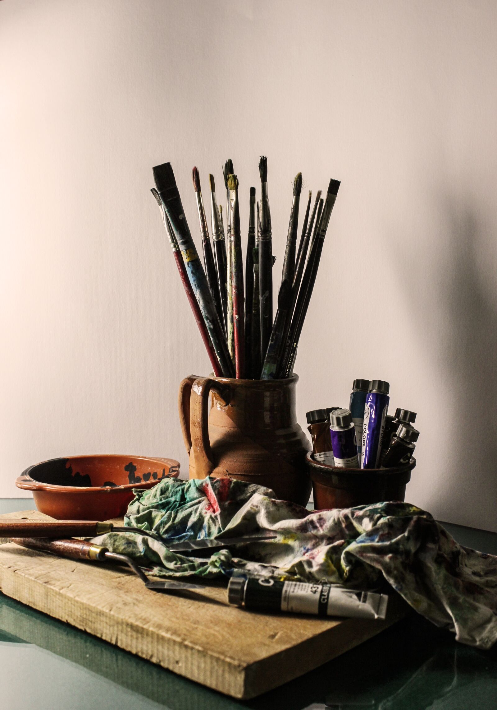 Canon EOS 550D (EOS Rebel T2i / EOS Kiss X4) sample photo. Paintbrushes, paint, painter photography