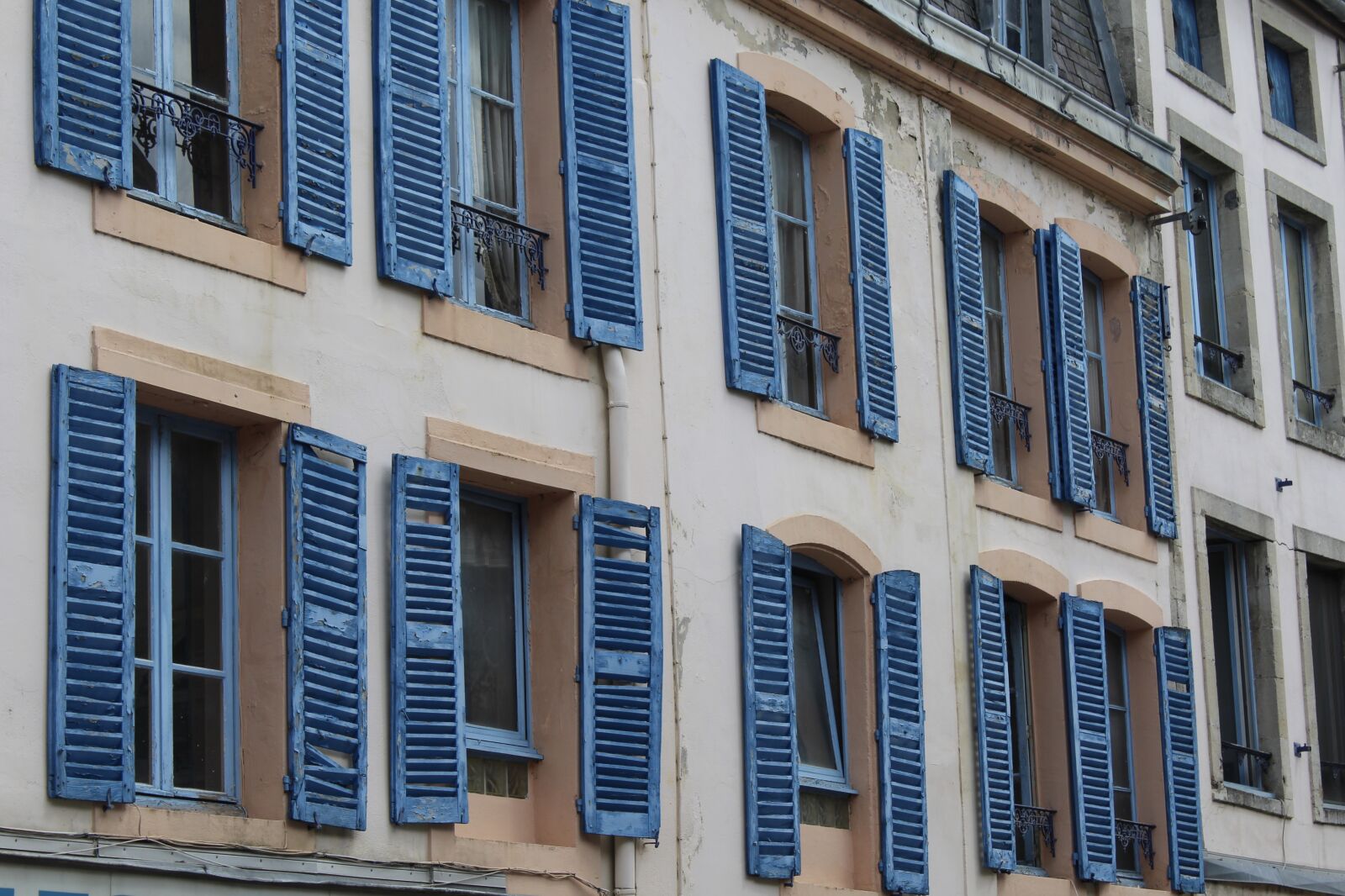 Canon EOS 1200D (EOS Rebel T5 / EOS Kiss X70 / EOS Hi) sample photo. Italy, city, house photography