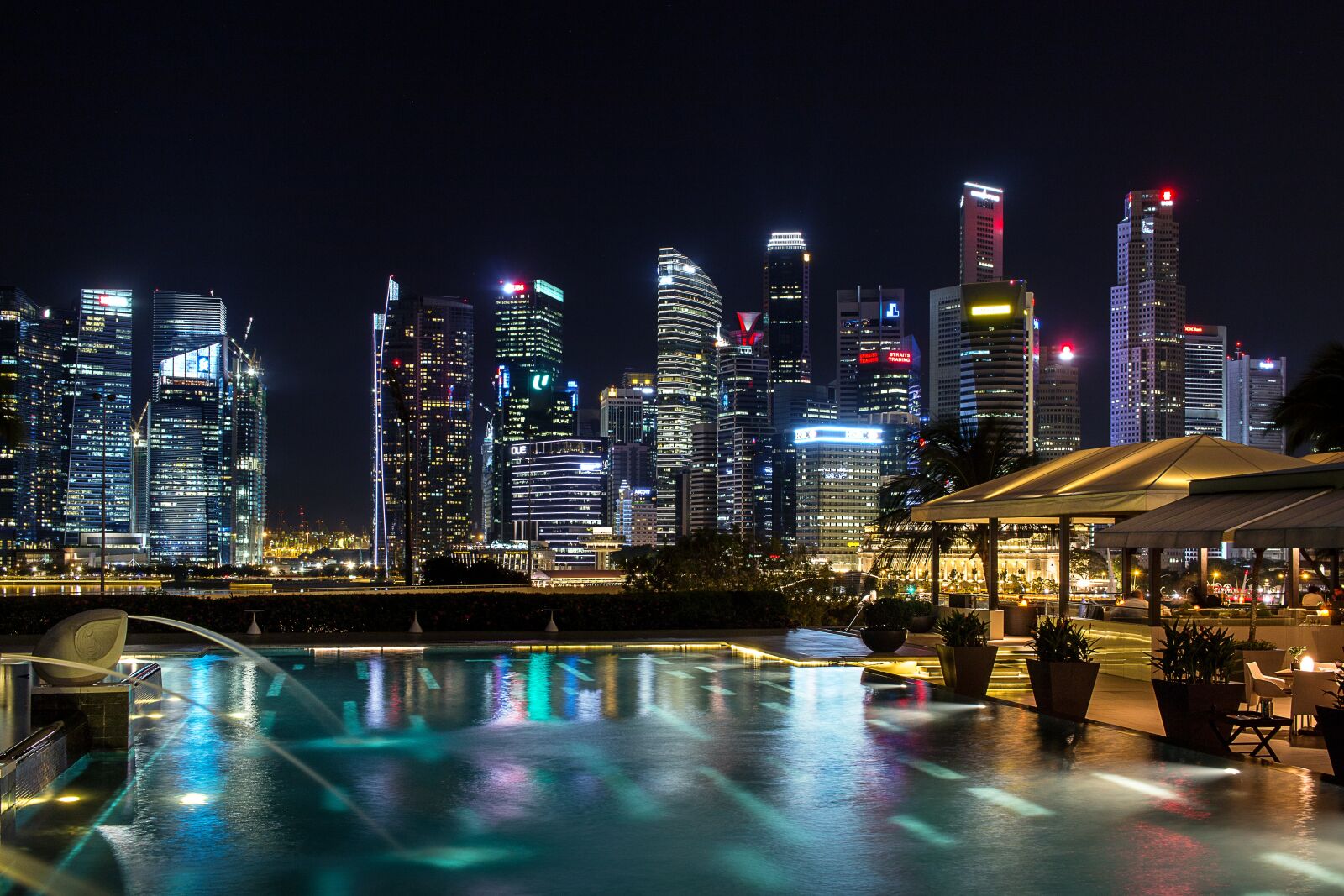 Canon EF-S 24mm F2.8 STM sample photo. Singapore, night, architecture photography