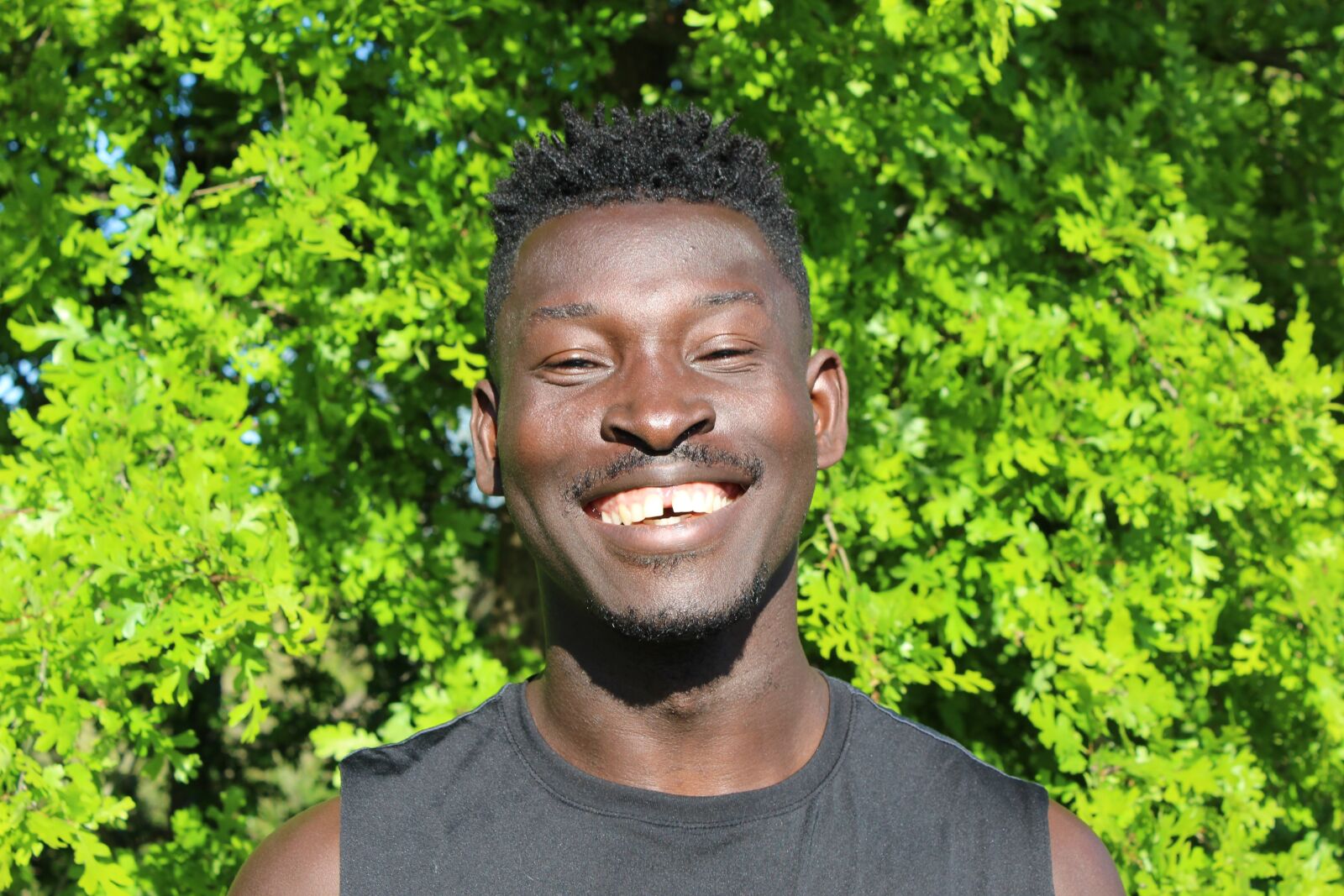 Canon EOS 1300D (EOS Rebel T6 / EOS Kiss X80) sample photo. Man, black man, spring photography