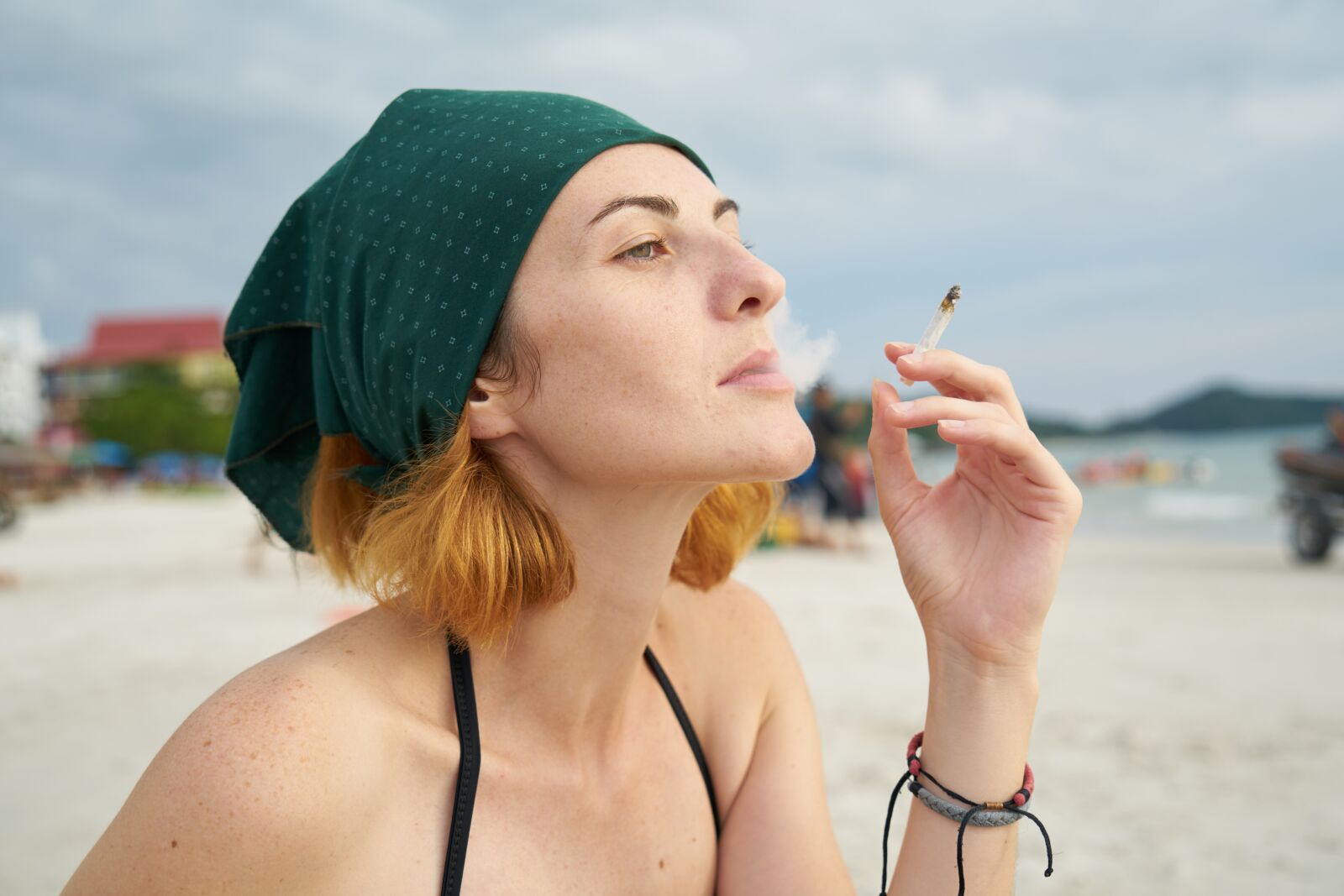 Sony a7R II sample photo. Woman, cigarette, harmful photography