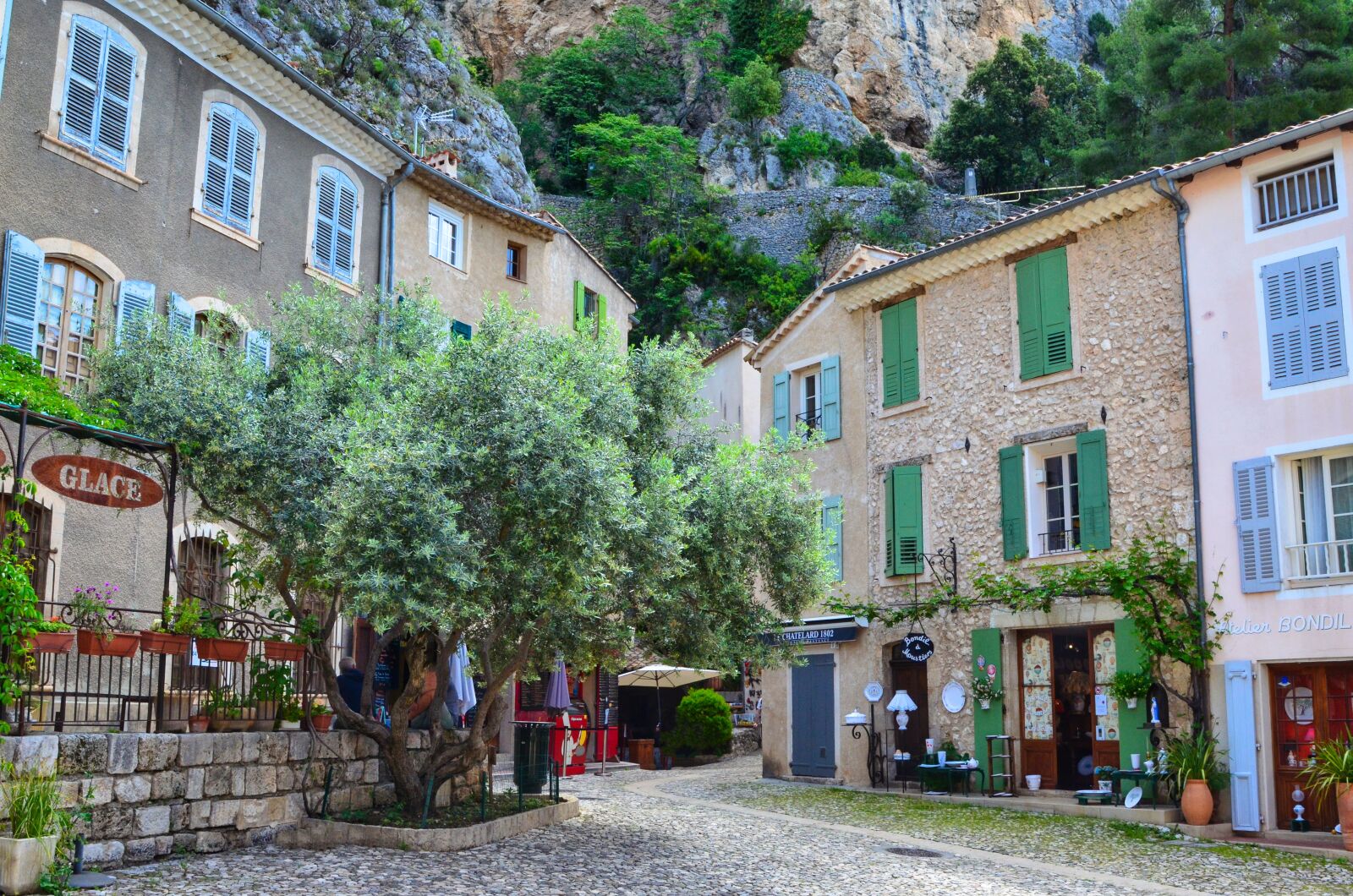 Nikon D7000 sample photo. Moustiers-sainte-marie, provence, place photography