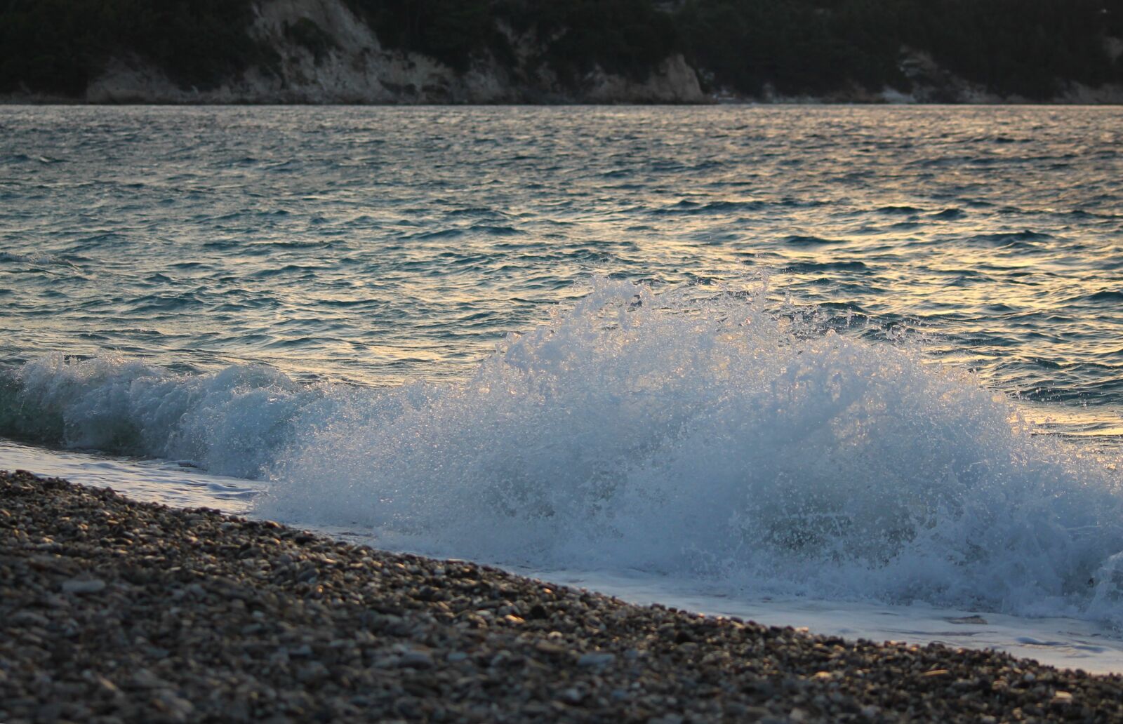 Canon EOS 1100D (EOS Rebel T3 / EOS Kiss X50) sample photo. Evening, beach, wave photography