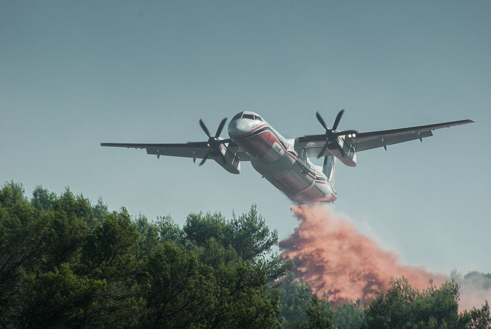 Pentax K10D + Tamron AF 70-300mm F4-5.6 Di LD Macro sample photo. Aircraft, canadair, fire photography