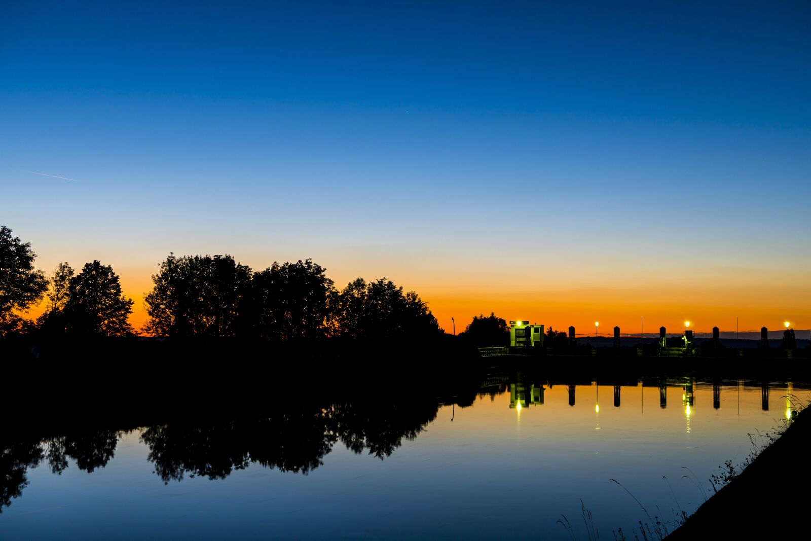 Sony a6300 + Sigma 30mm F2.8 EX DN sample photo. Weir, river, mirroring photography