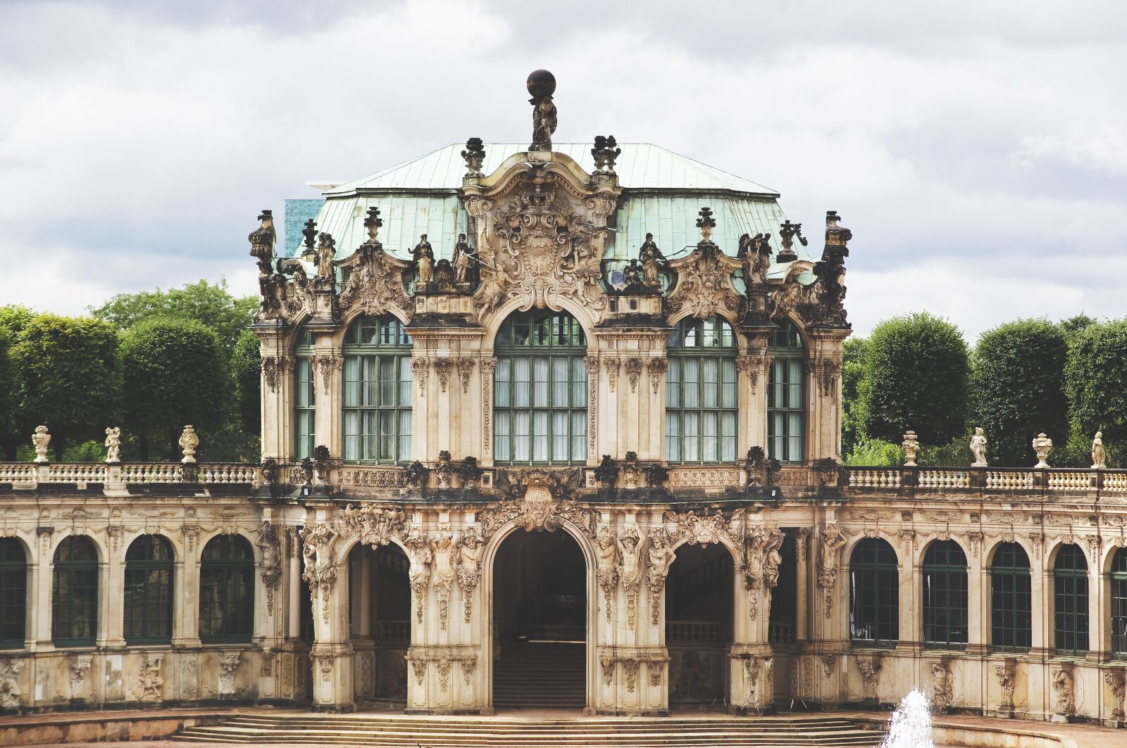 Nikon D2X sample photo. Dresden, kennel, architecture photography