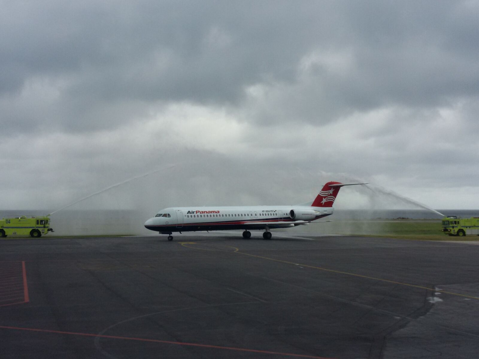 Samsung Galaxy S5 Mini sample photo. Aircraft, airport photography