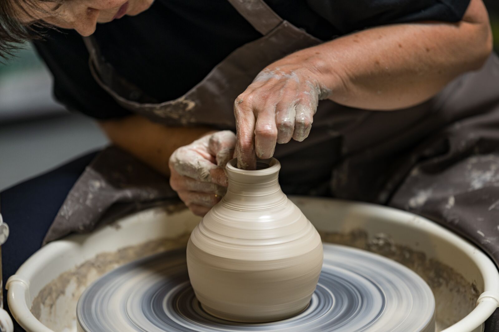 Canon EOS R sample photo. Potter, pottery, vase photography