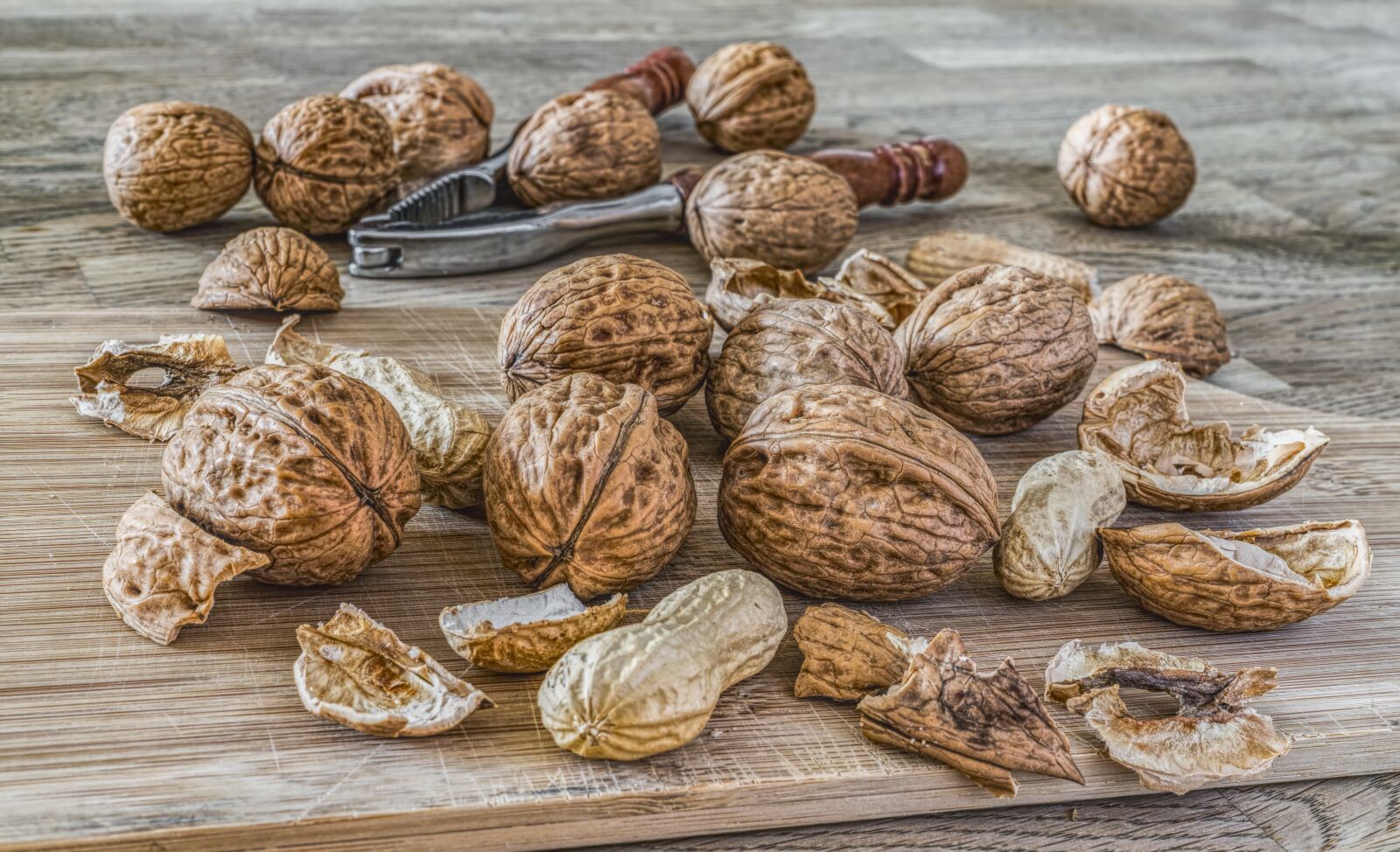 Sony a6300 + Sigma 30mm F2.8 EX DN sample photo. Nuts, walnuts, fruit bowl photography