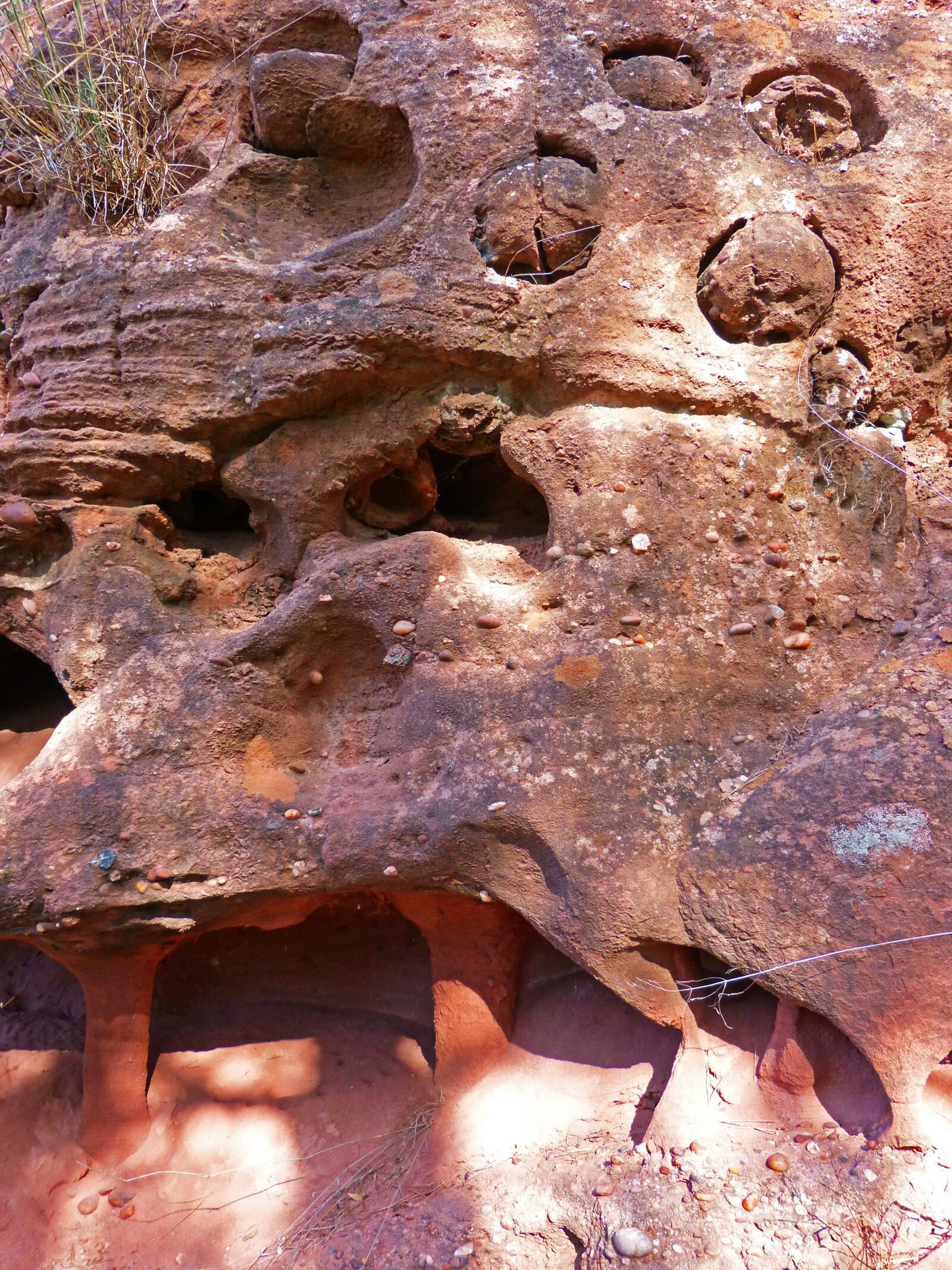 Panasonic DMC-FZ62 sample photo. Red sandstone, erosion, montsant photography