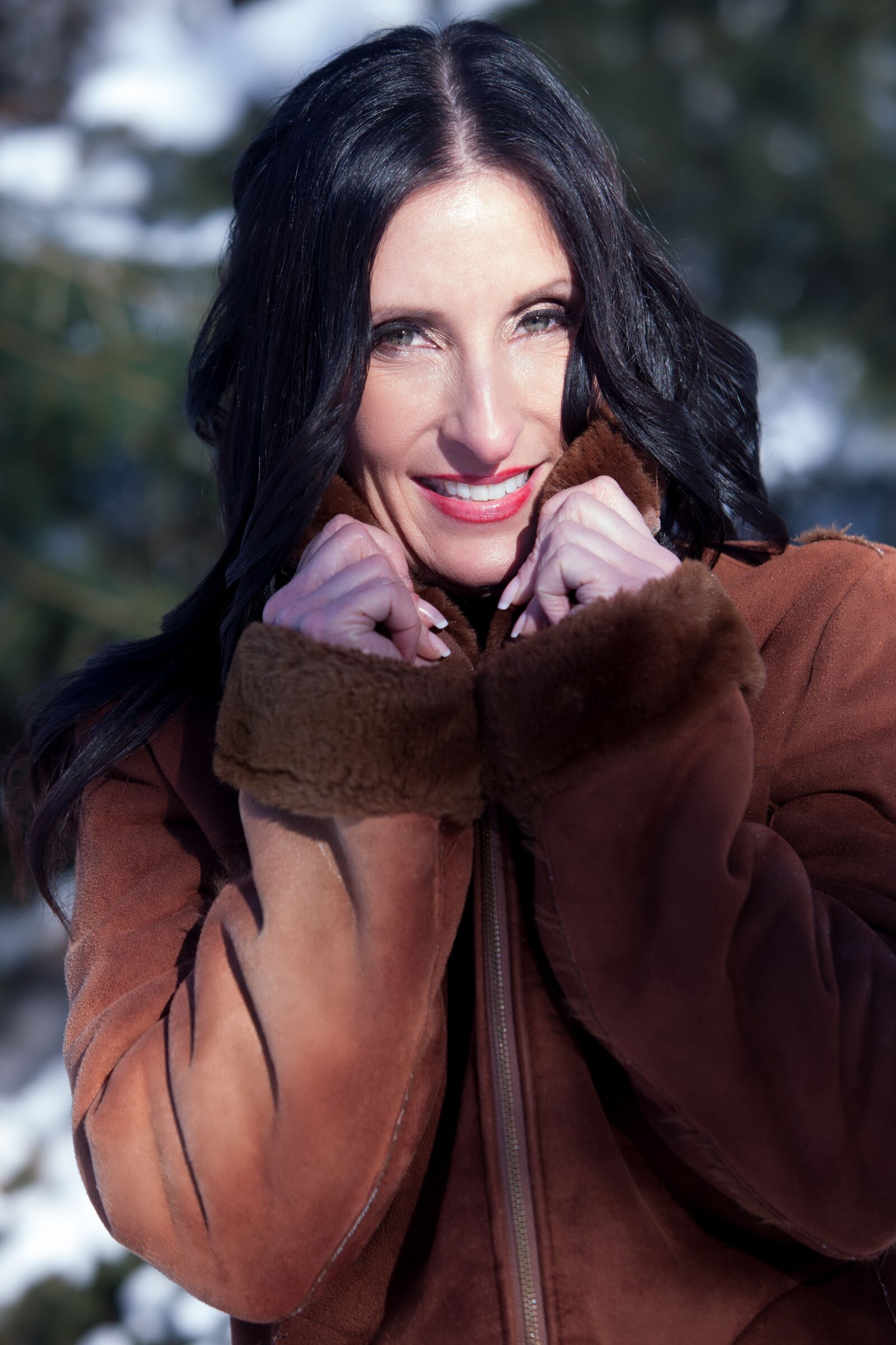 Canon EOS 5D Mark II + Canon EF 70-200mm F2.8L IS USM sample photo. Woman, portrait, brunette photography