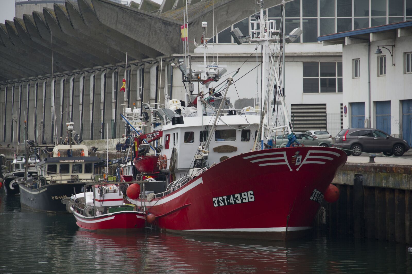Canon EOS 550D (EOS Rebel T2i / EOS Kiss X4) sample photo. Boat, fishing, port photography