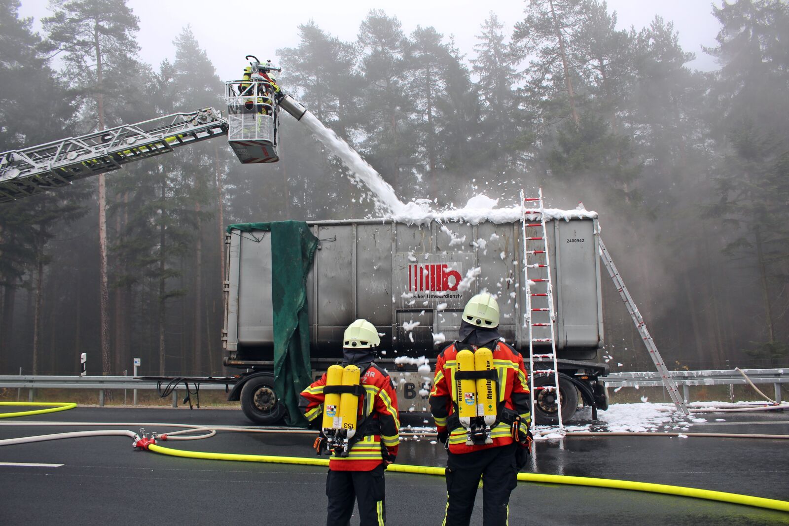 Canon EOS 700D (EOS Rebel T5i / EOS Kiss X7i) sample photo. Fire, highway, accident photography
