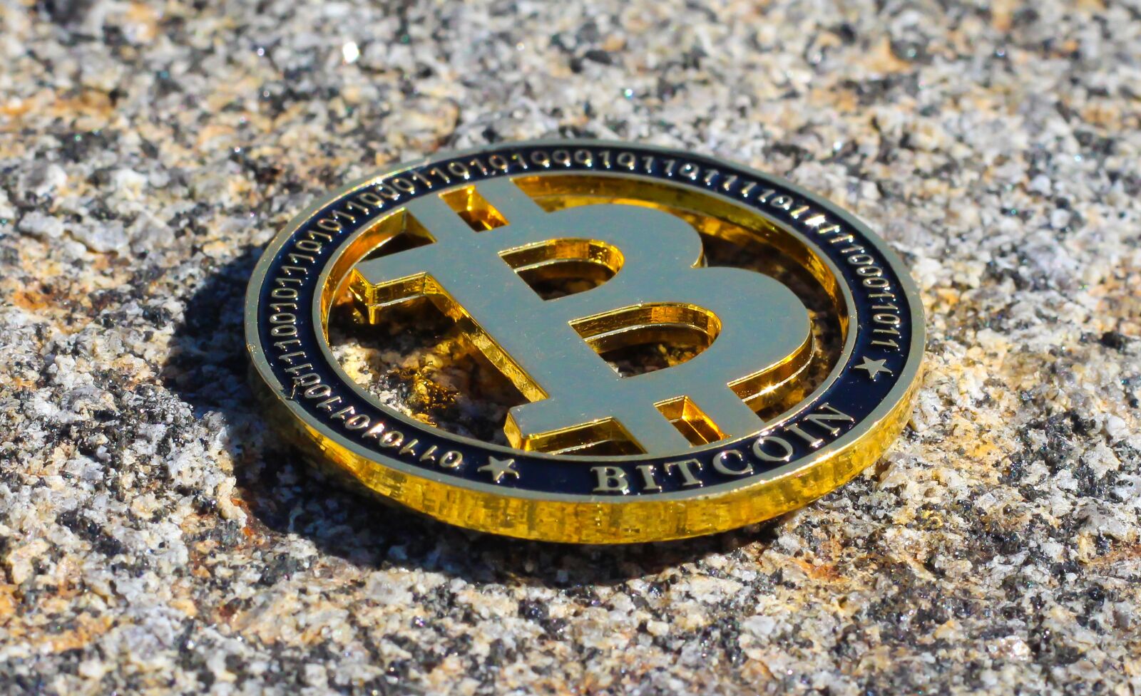 Canon EOS 700D (EOS Rebel T5i / EOS Kiss X7i) + Canon EF 50mm F1.8 STM sample photo. Bitcoin, currency, cryptocurrency photography